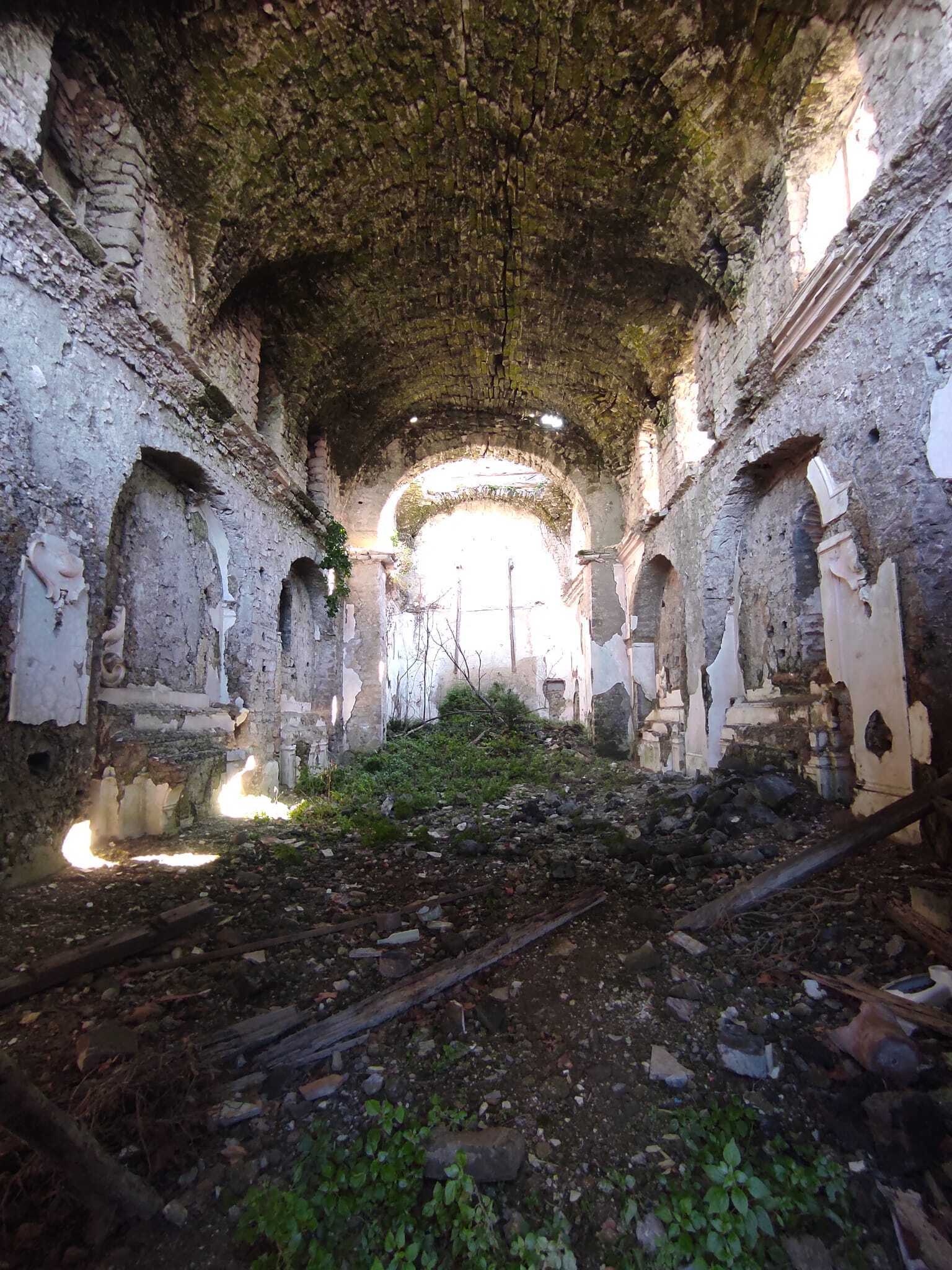 Stabile/Palazzo da ristrutturare a Fisciano