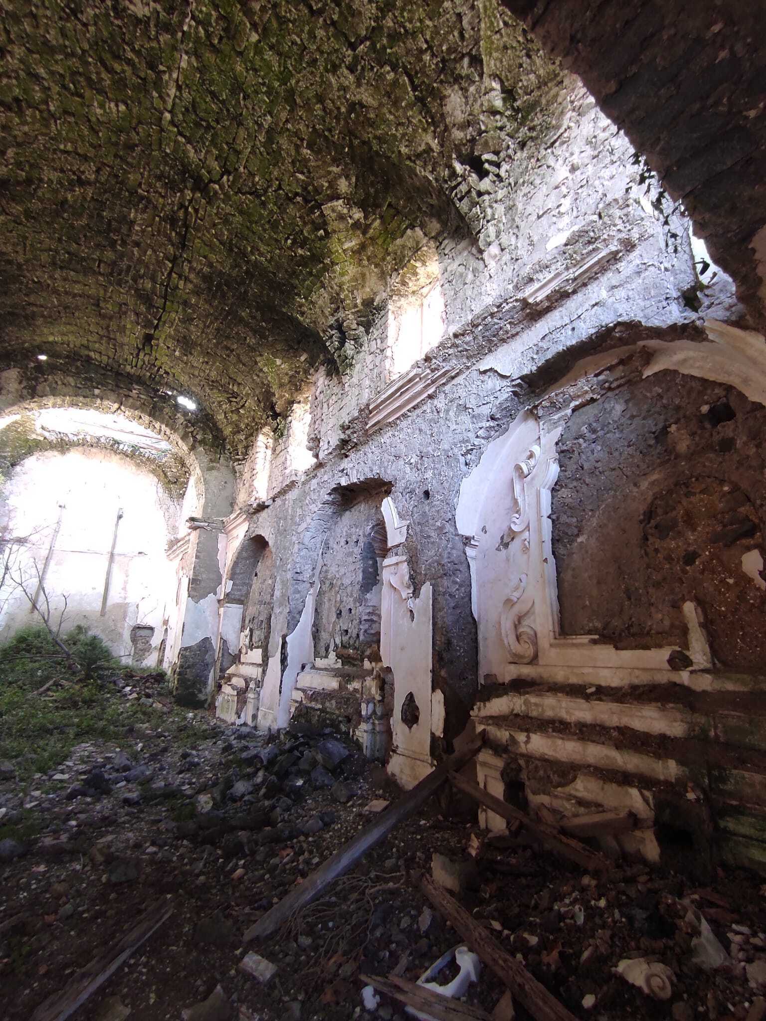 Stabile/Palazzo da ristrutturare a Fisciano