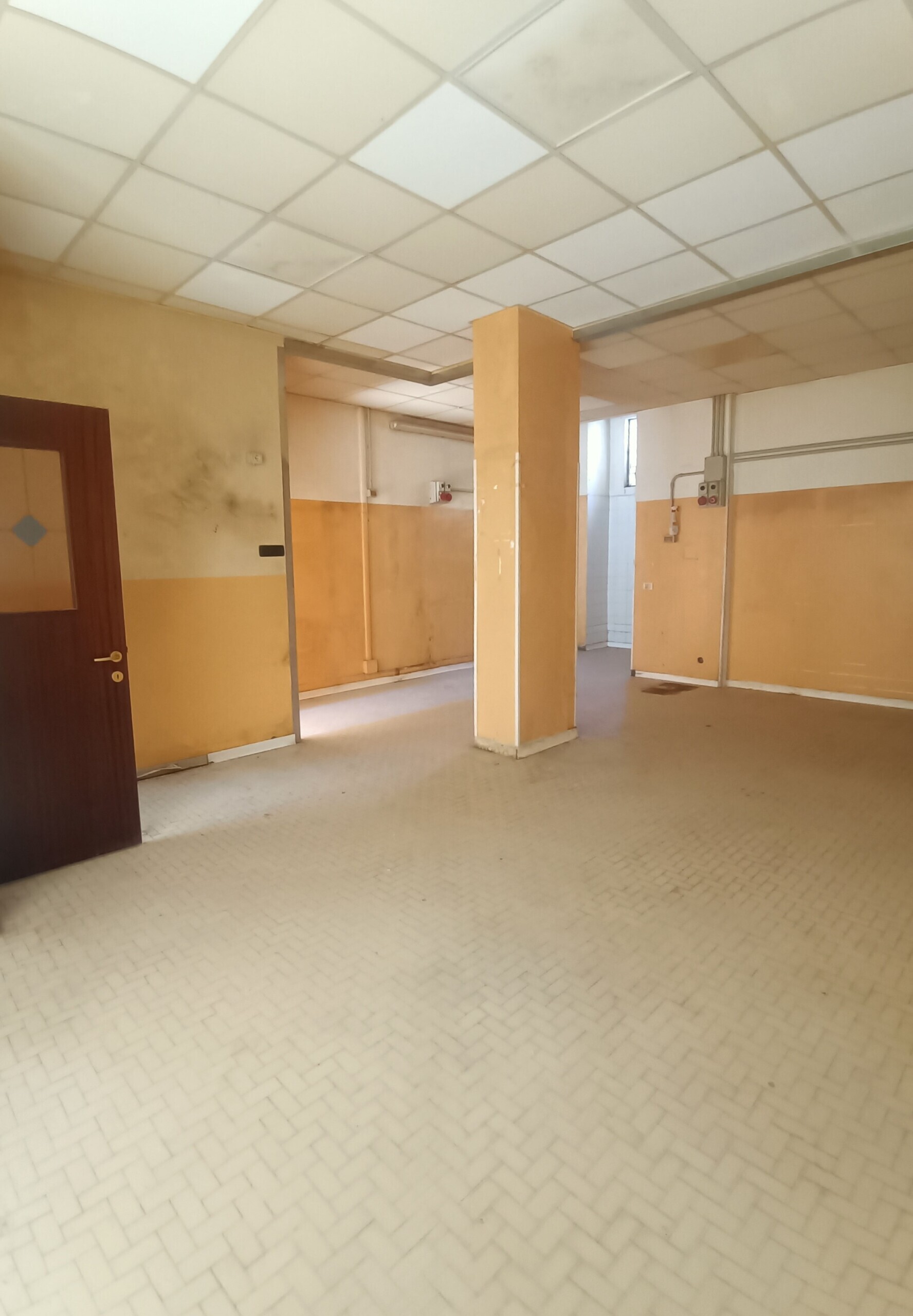 Locale commerciale da ristrutturare a San Benedetto del Tronto