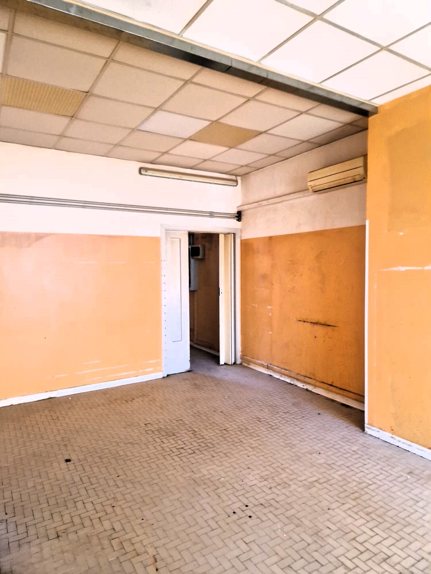 Locale commerciale da ristrutturare a San Benedetto del Tronto
