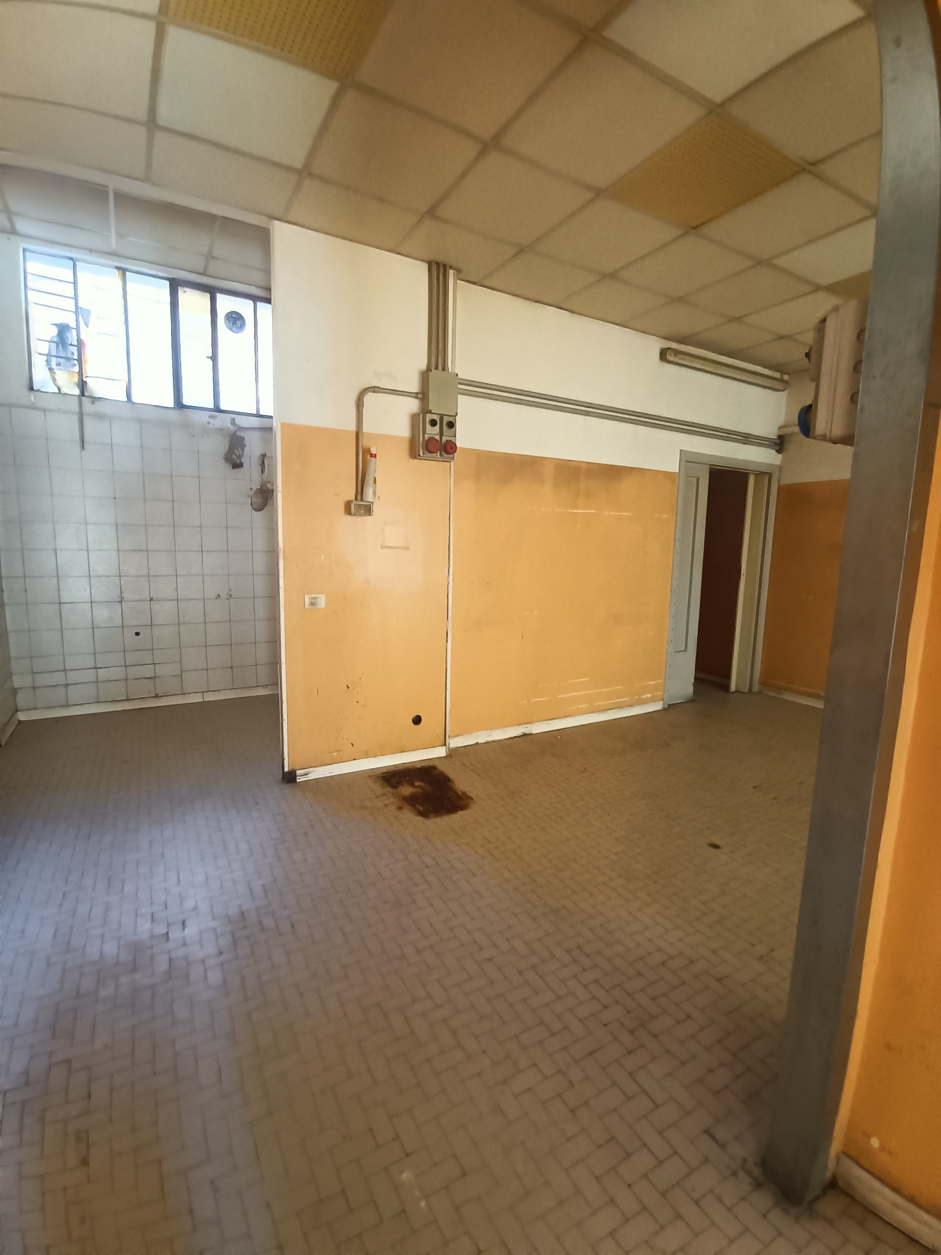 Locale commerciale da ristrutturare a San Benedetto del Tronto