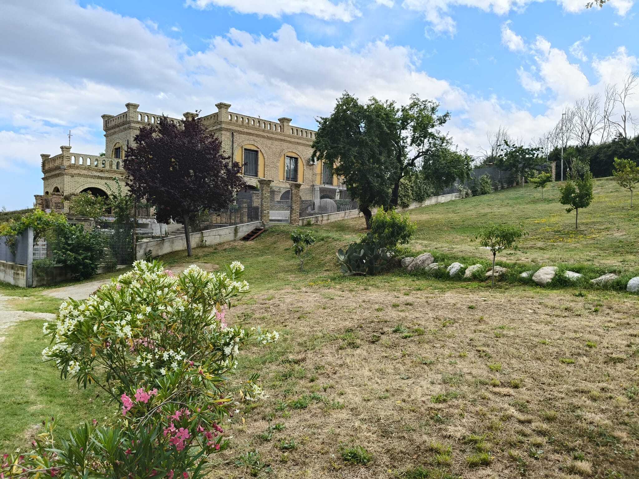 Villa con giardino a Tortoreto
