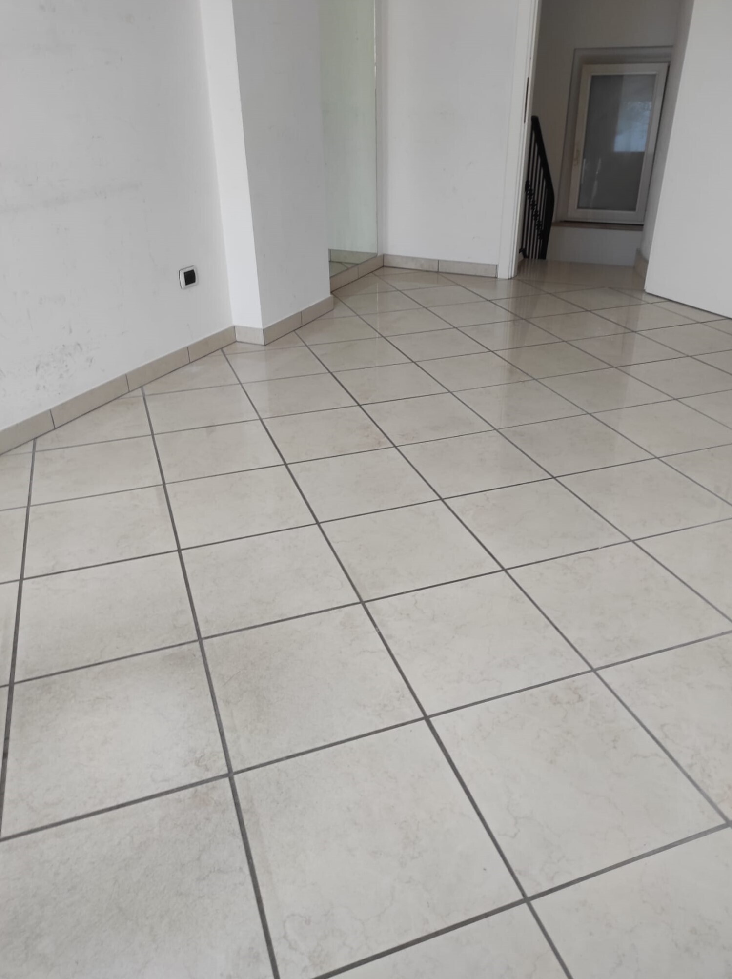 Locale commerciale in affitto a San Benedetto del Tronto