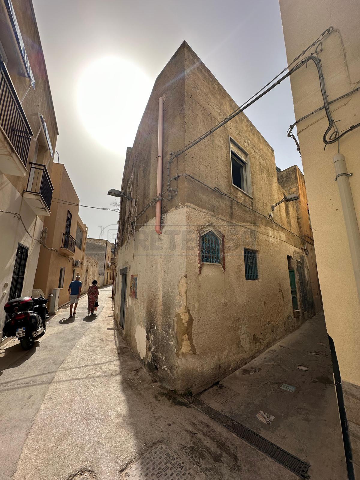 Stabile/Palazzo da ristrutturare a Mazara del Vallo