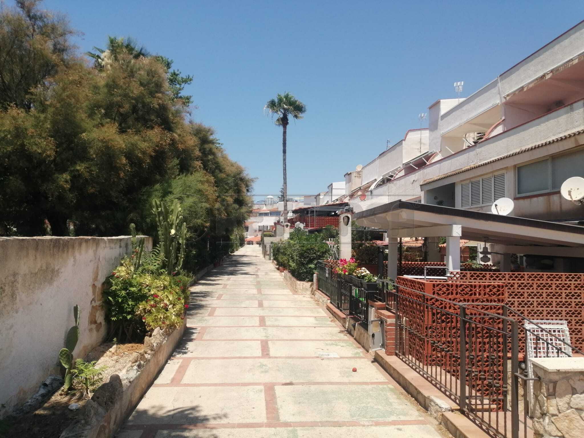 Quadrilocale con giardino in via kartibubbo, Campobello di Mazara