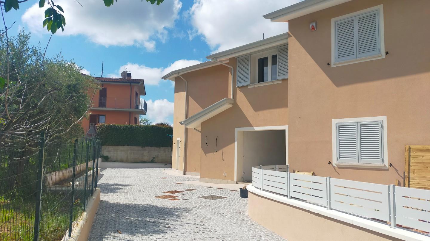 Villa Bifamiliare con giardino, Santa Maria a Monte cerretti