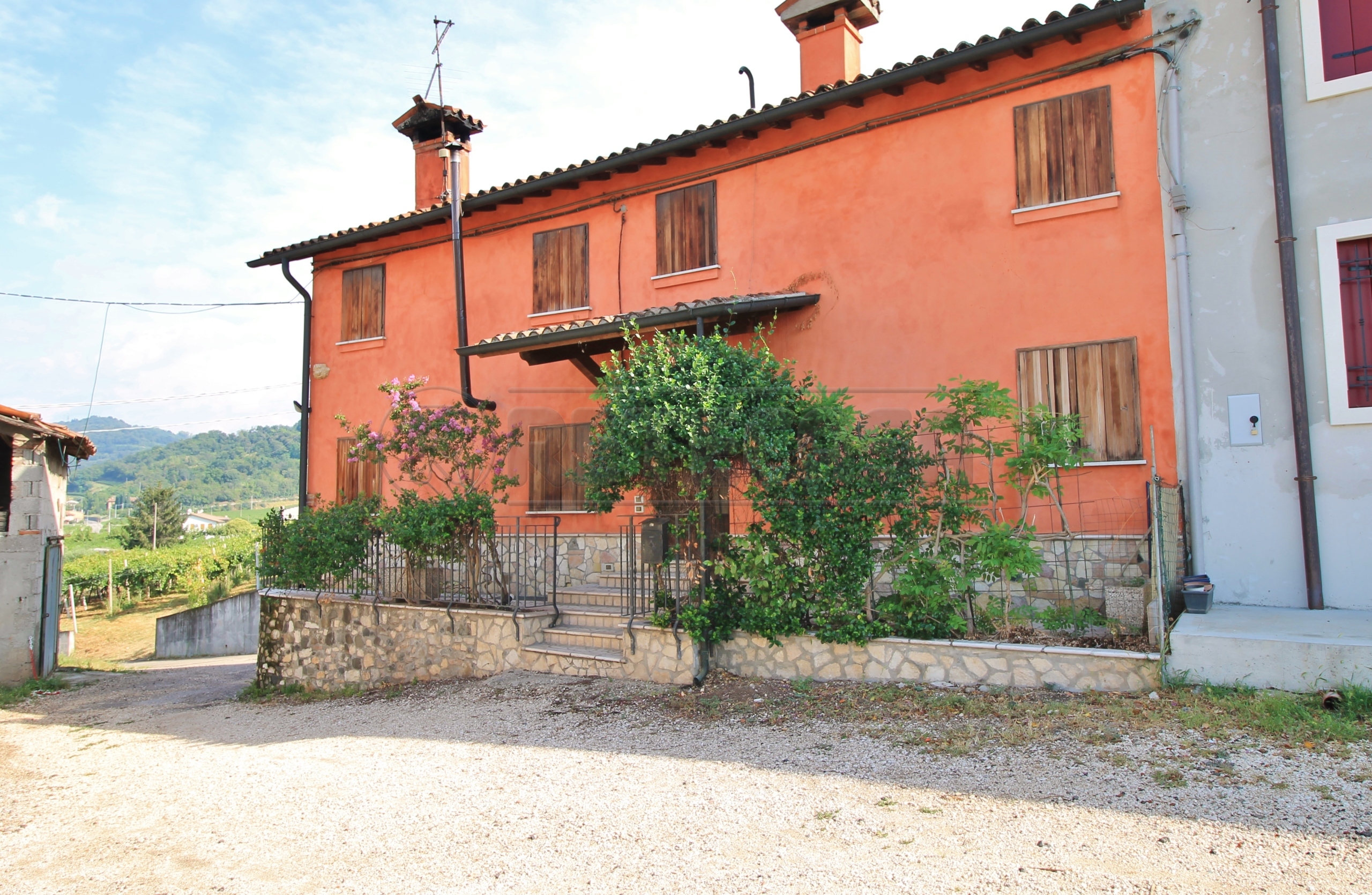 Casa indipendente con giardino in via monte grappa 109, Montebello Vicentino