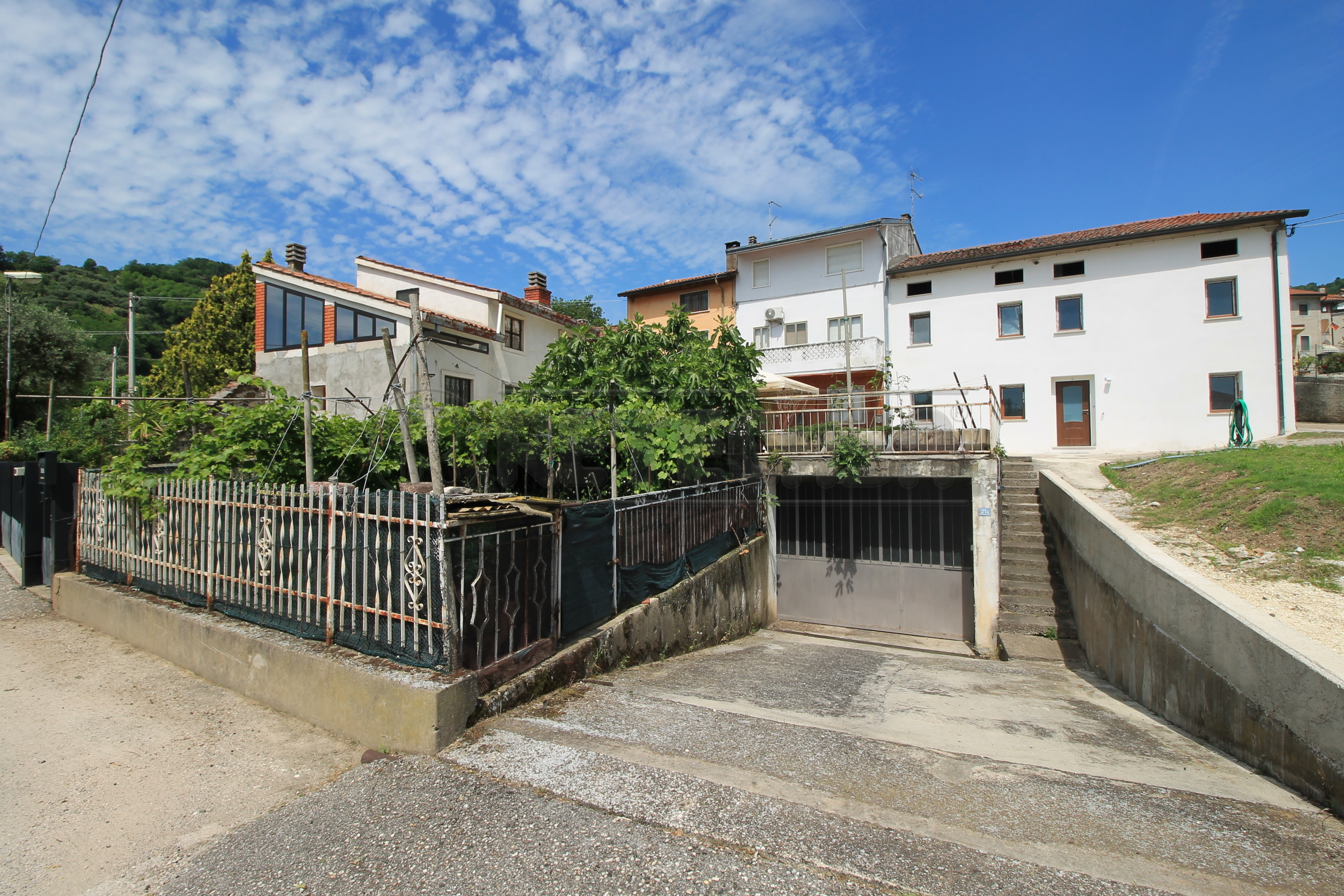Casa indipendente con terrazzi in contrada selva 25, Montebello Vicentino