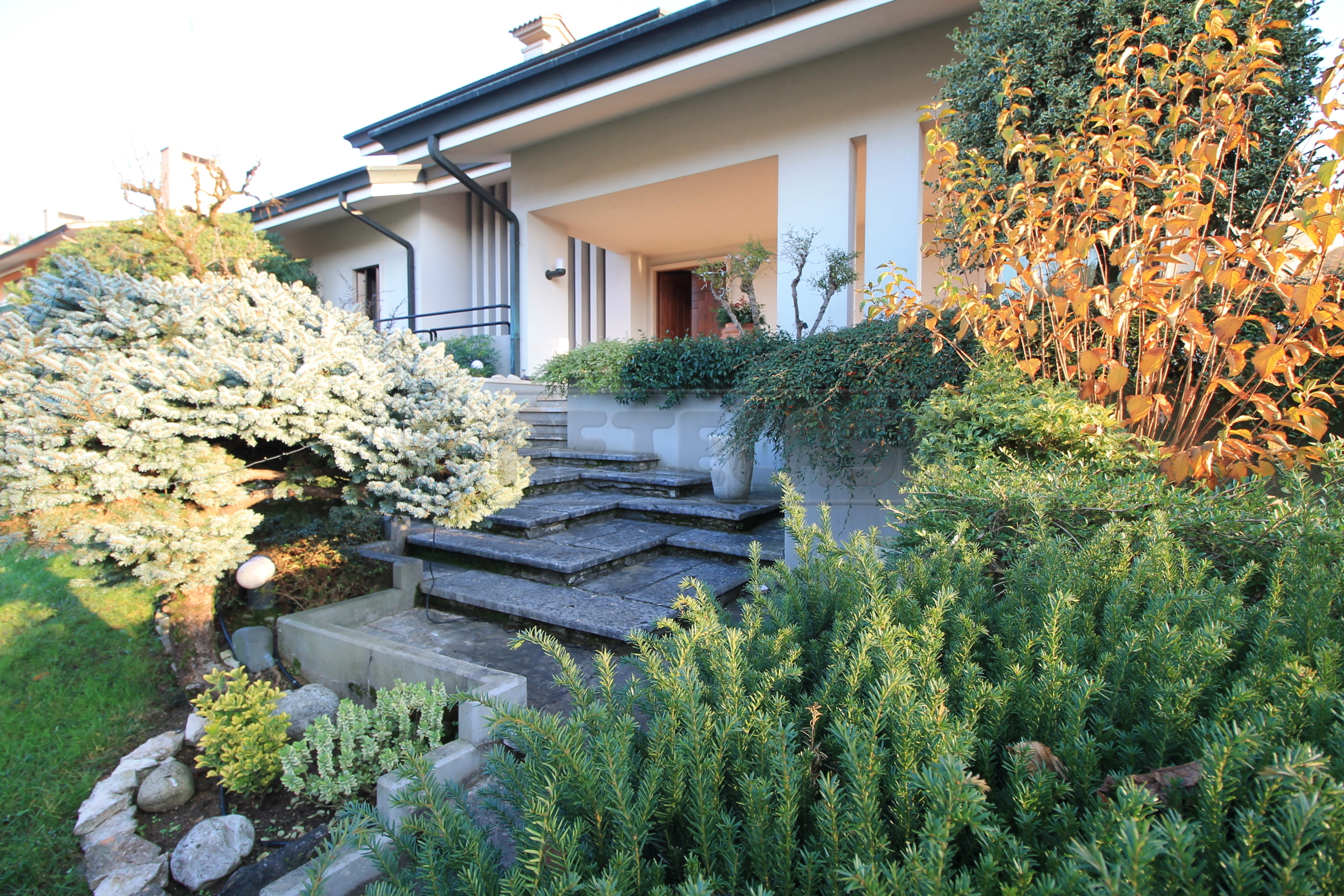 Villa con giardino in via giacomo leopardi 2, Arzignano