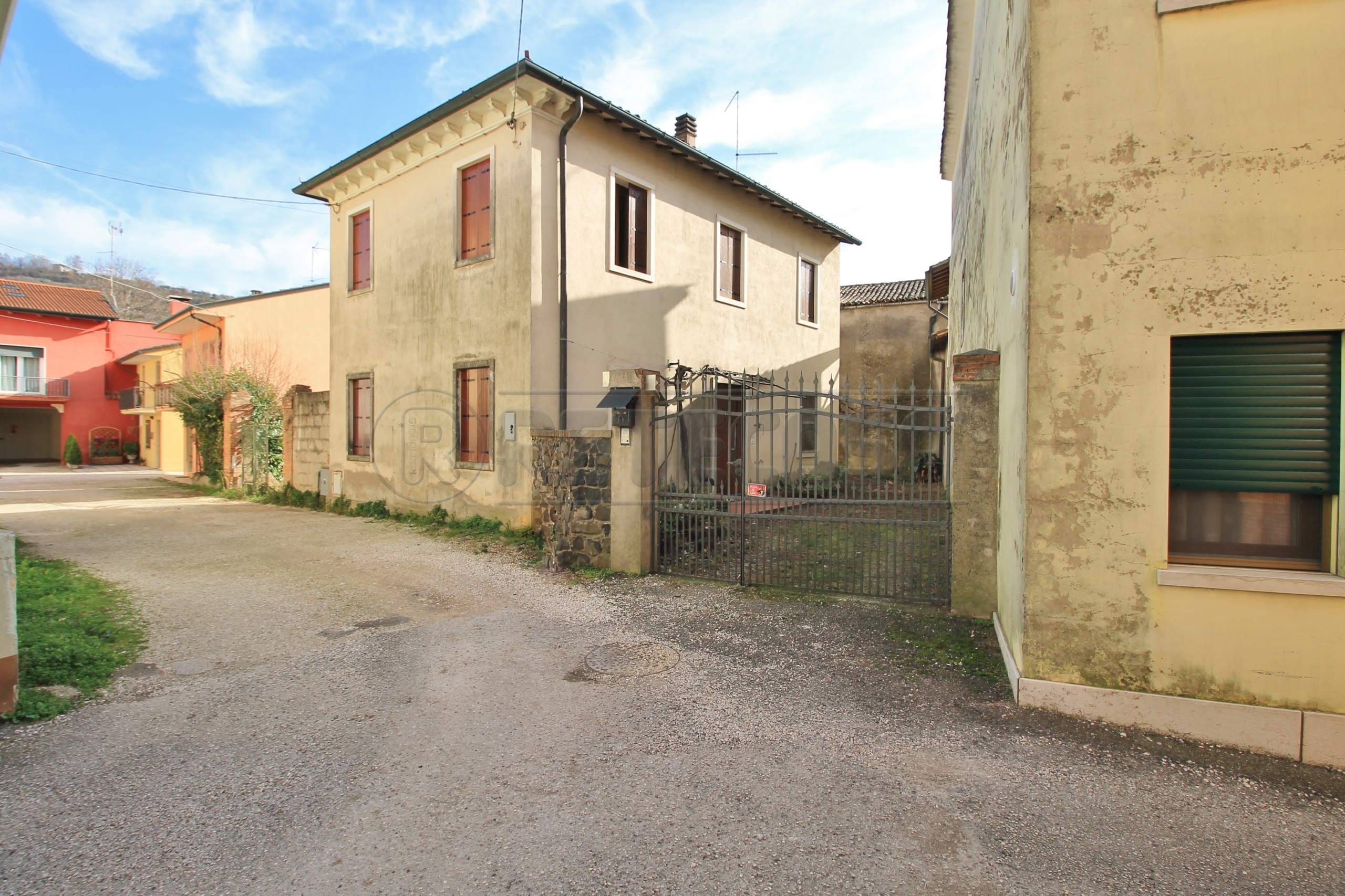 Casa indipendente con giardino in via martiri della libert 35, Gambellara