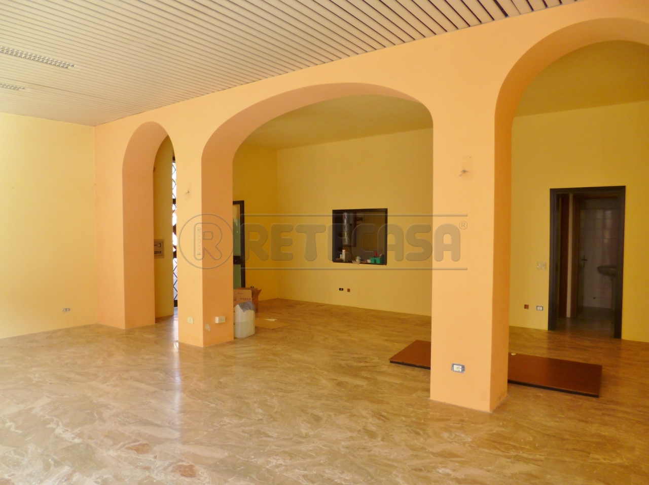 Locale commerciale in affitto, Montebello Vicentino centrale