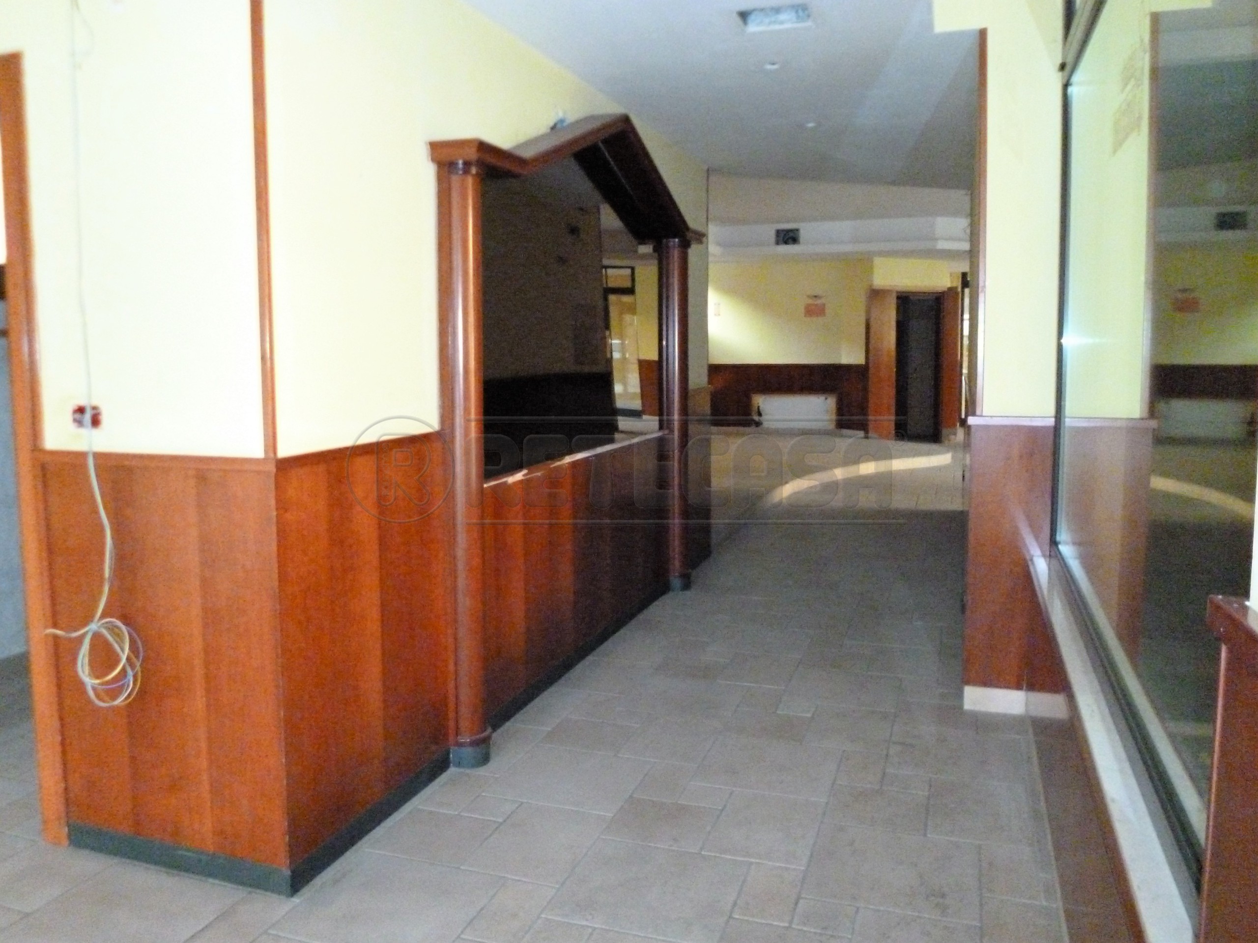 Locale commerciale con box a Montebello Vicentino