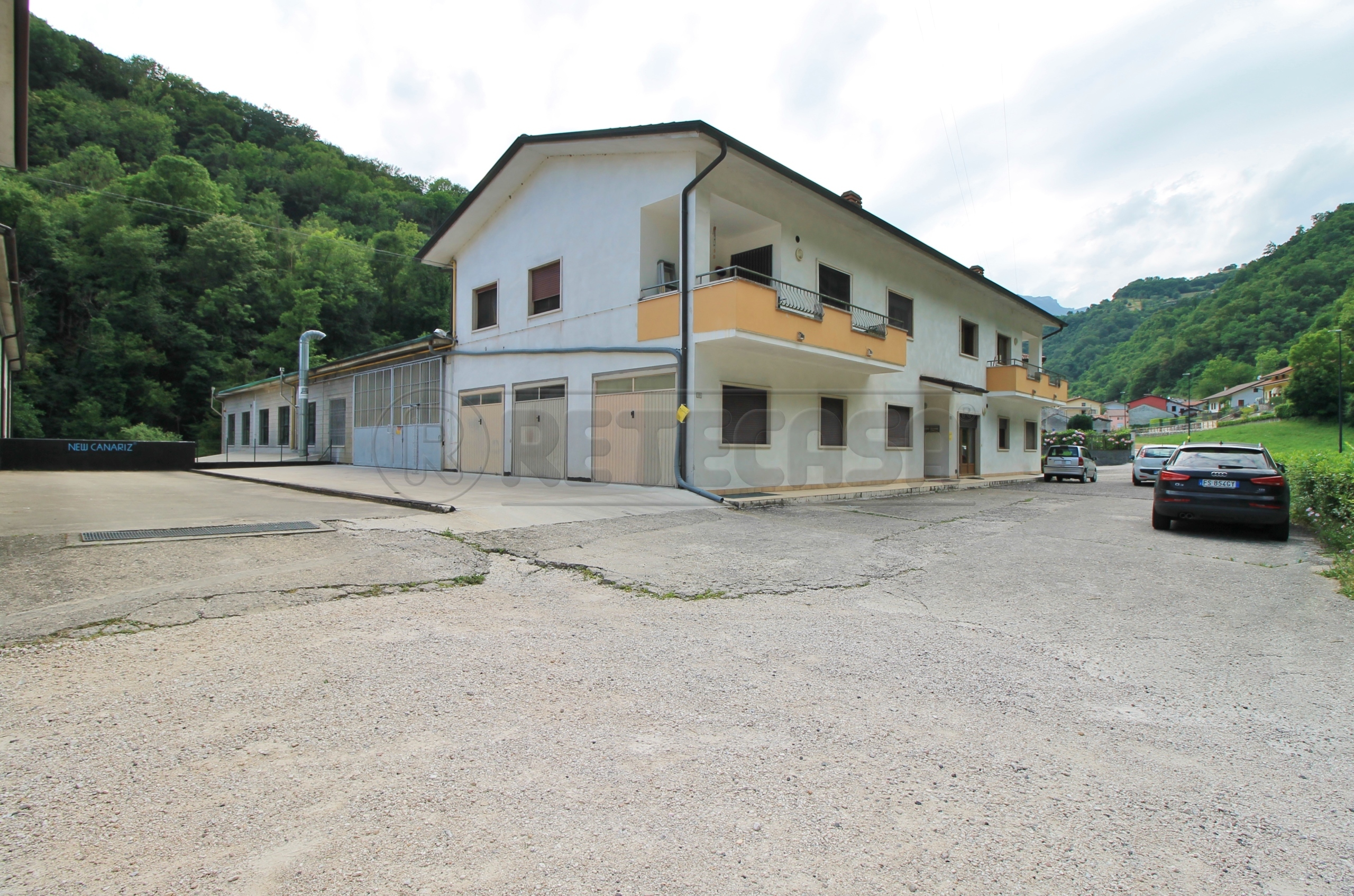 Capannone con terrazzi in via valletta 1, Crespadoro