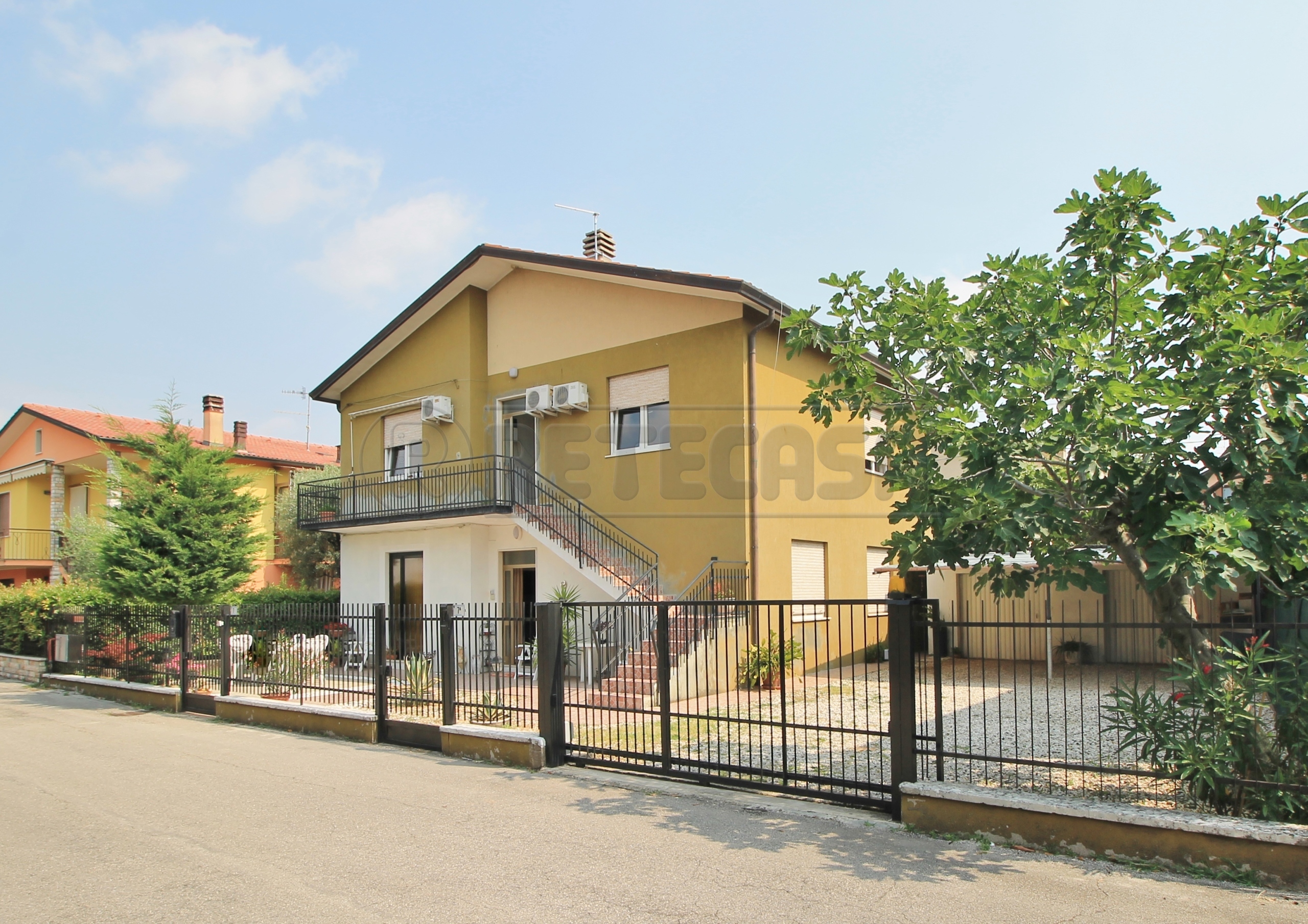 Casa indipendente con terrazzo in via g. pascoli 7, Montecchio Maggiore