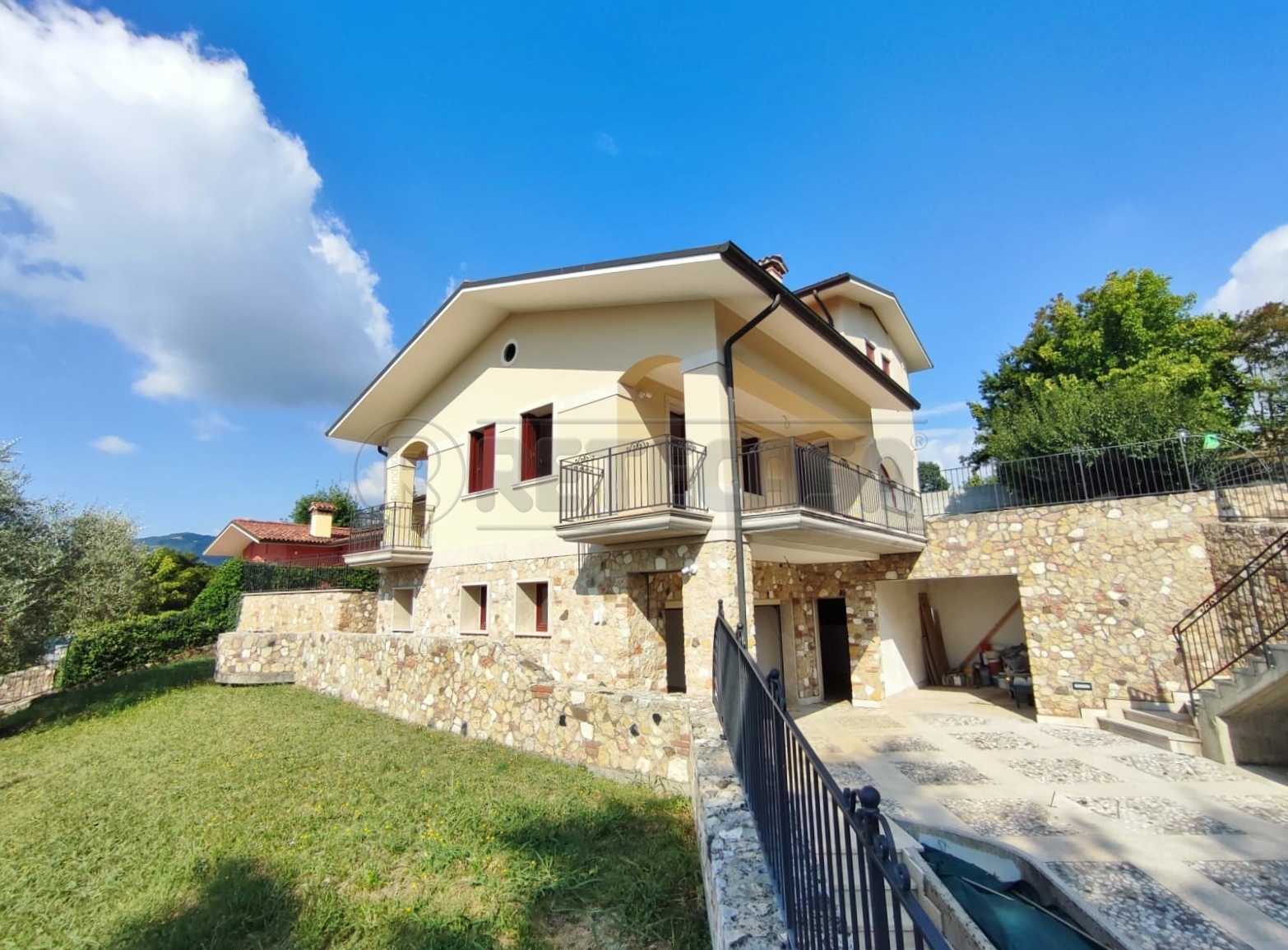 Casa indipendente con giardino in via moretto 17, Arzignano