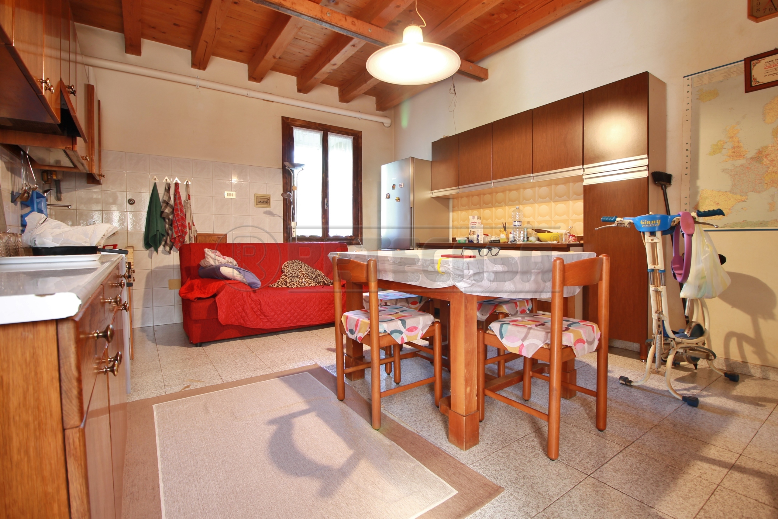 Casa indipendente da ristrutturare in via marangoni 57, Zermeghedo