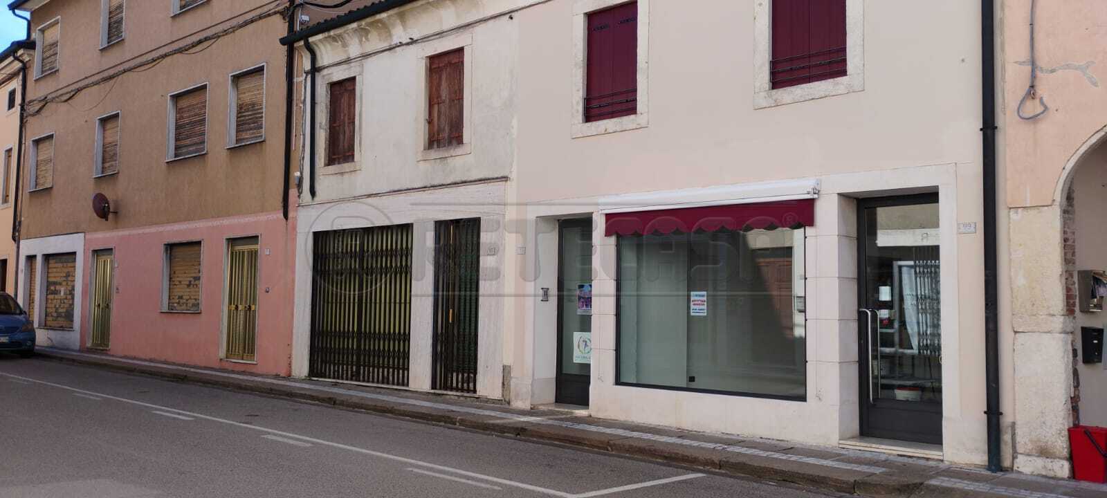 Locale commerciale in affitto a Montebello Vicentino