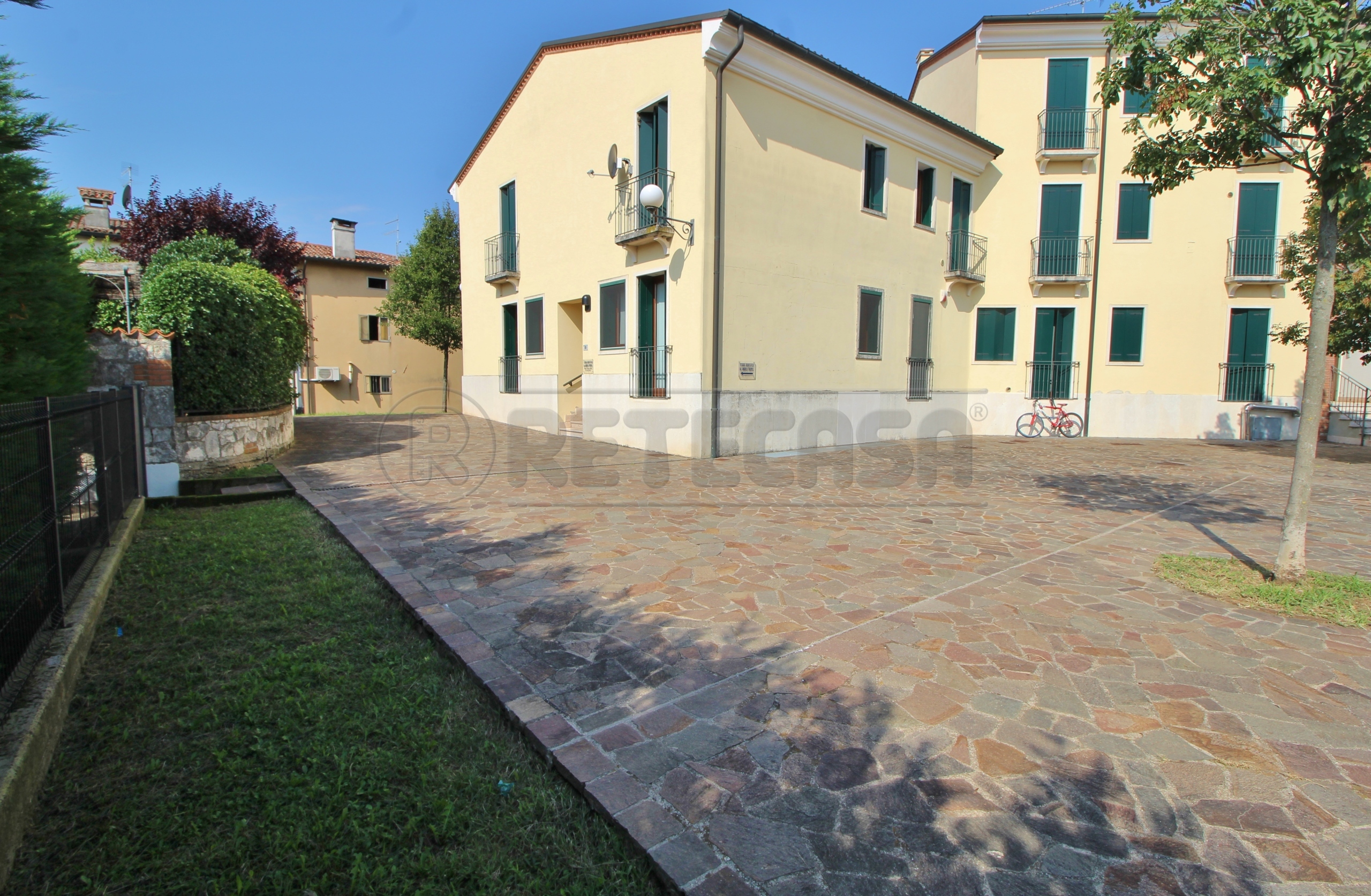 Ufficio con box doppio in via alcide de gasperi 80, Montecchio Maggiore