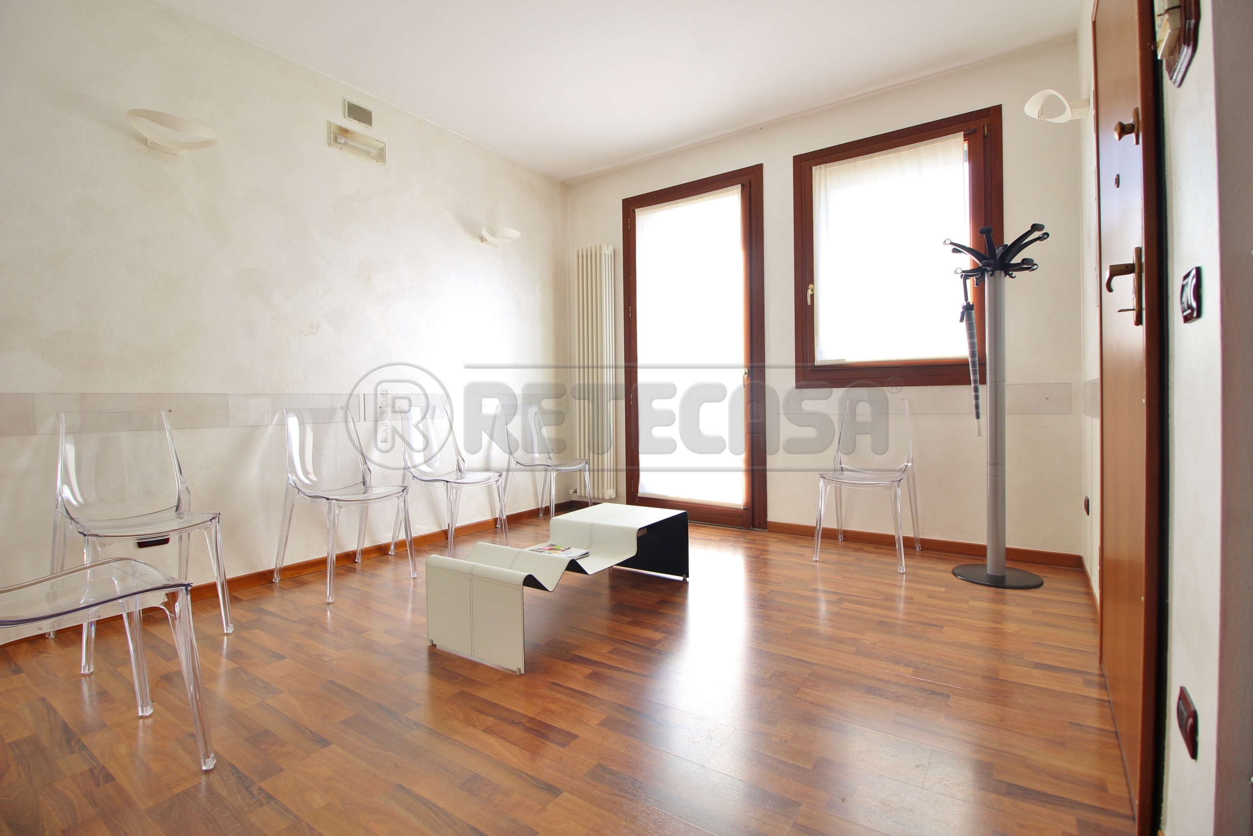 Ufficio con box doppio in via alcide de gasperi 80, Montecchio Maggiore