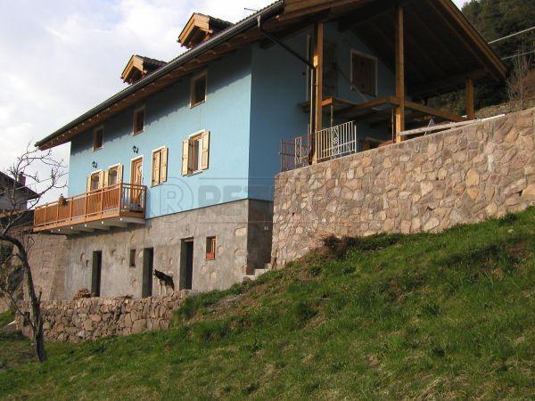 Villetta a schiera con giardino in valfloriana 10, Valfloriana