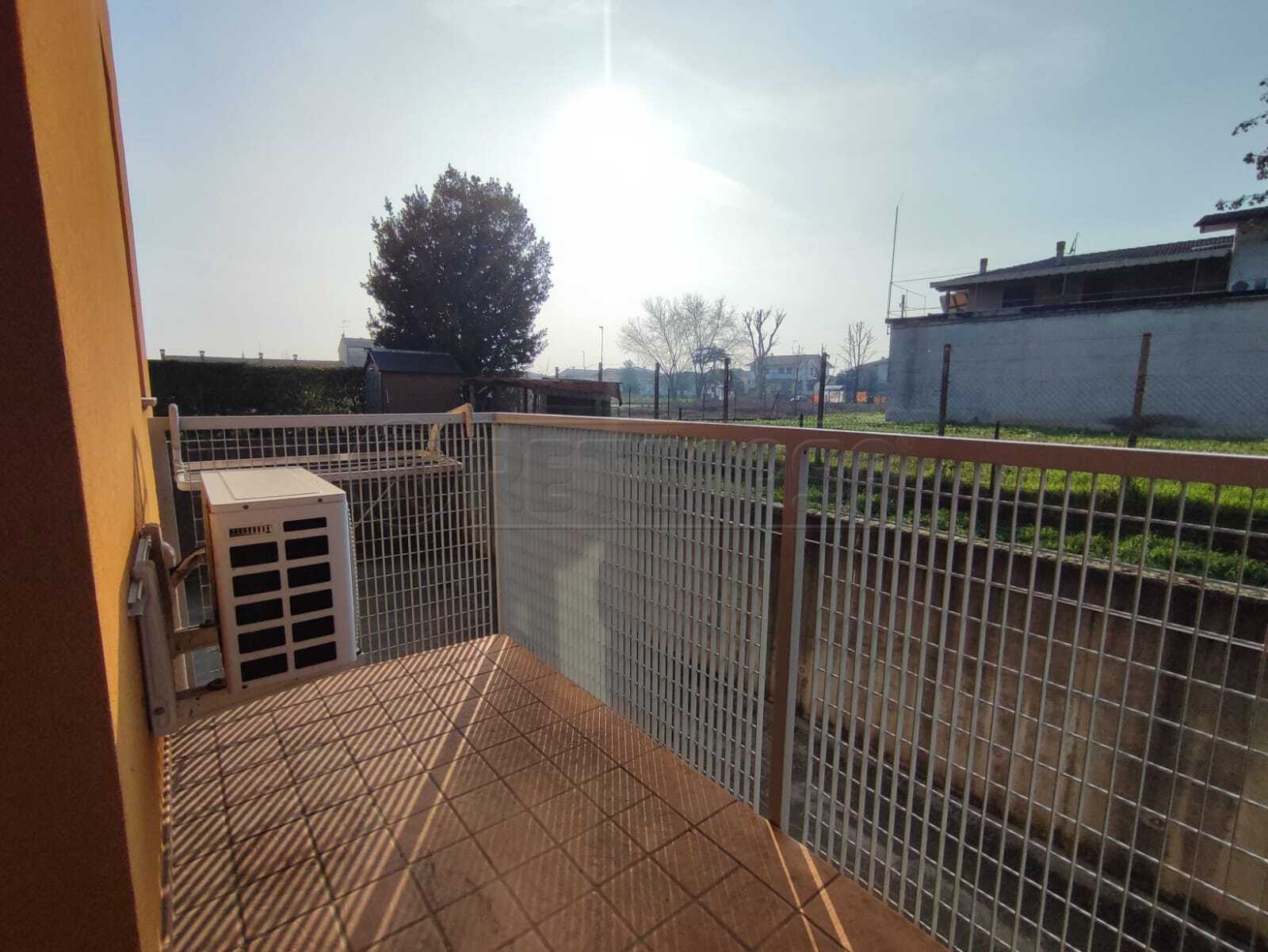 Appartamento con terrazzo in via g. bertoldo 16, Sarego