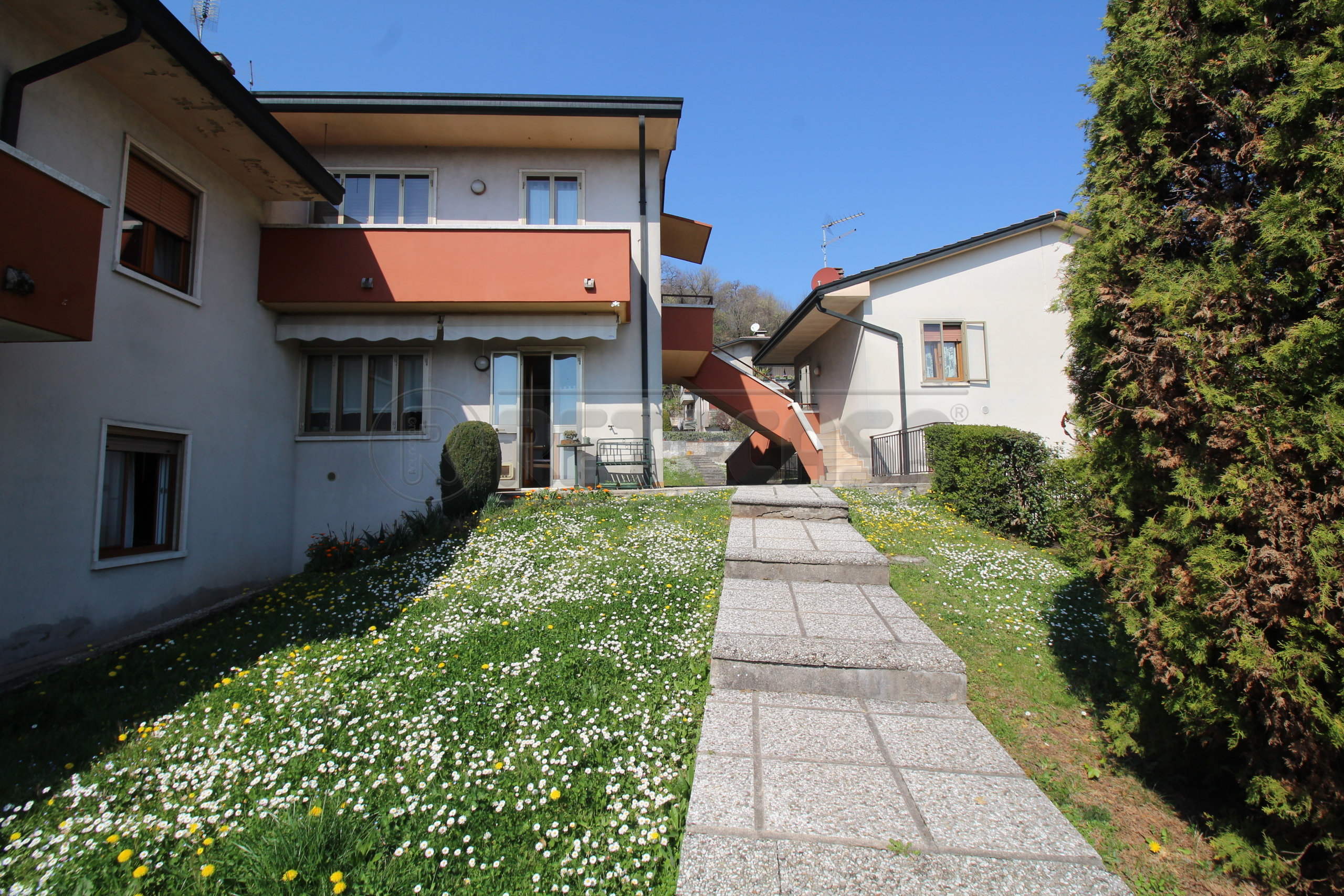 Appartamento con terrazzi in via zin 6, Montebello Vicentino