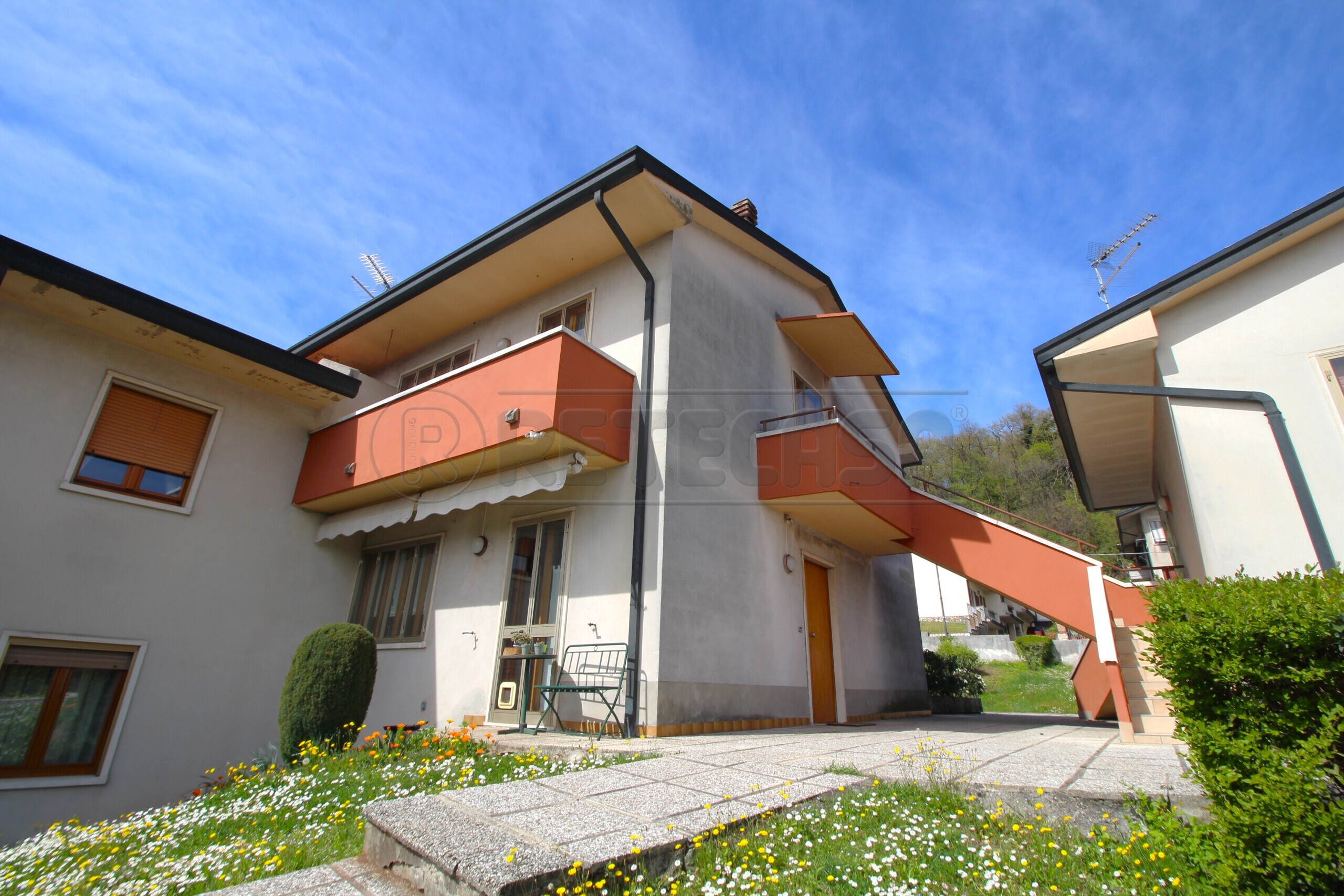 Appartamento con terrazzi in via zin 6, Montebello Vicentino