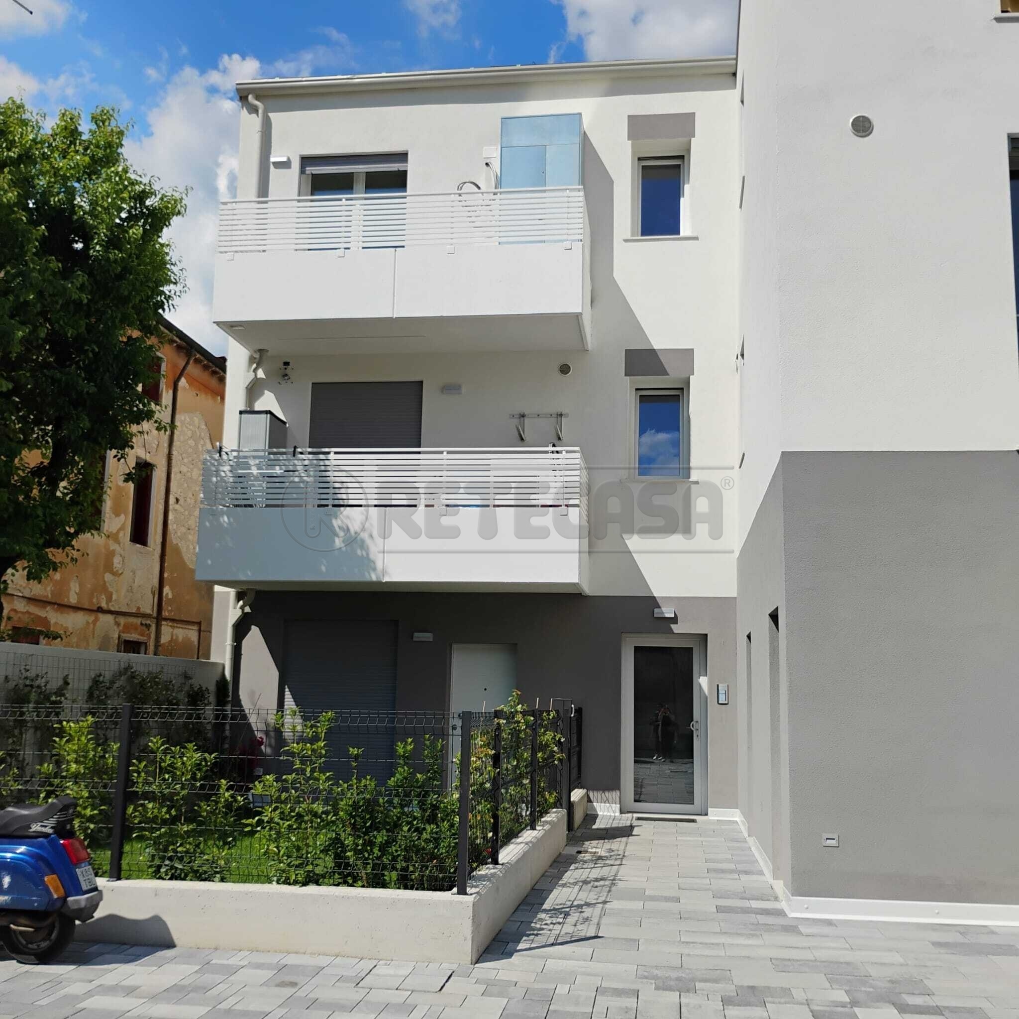 Trilocale con terrazzo in via trento 41, Arzignano