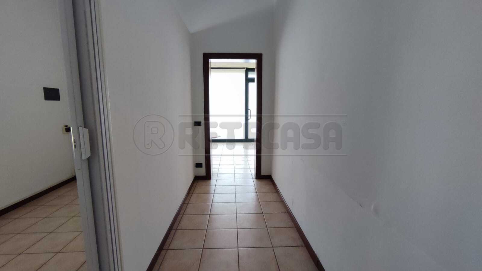 Locale commerciale in affitto in via divisione julia, Sarego