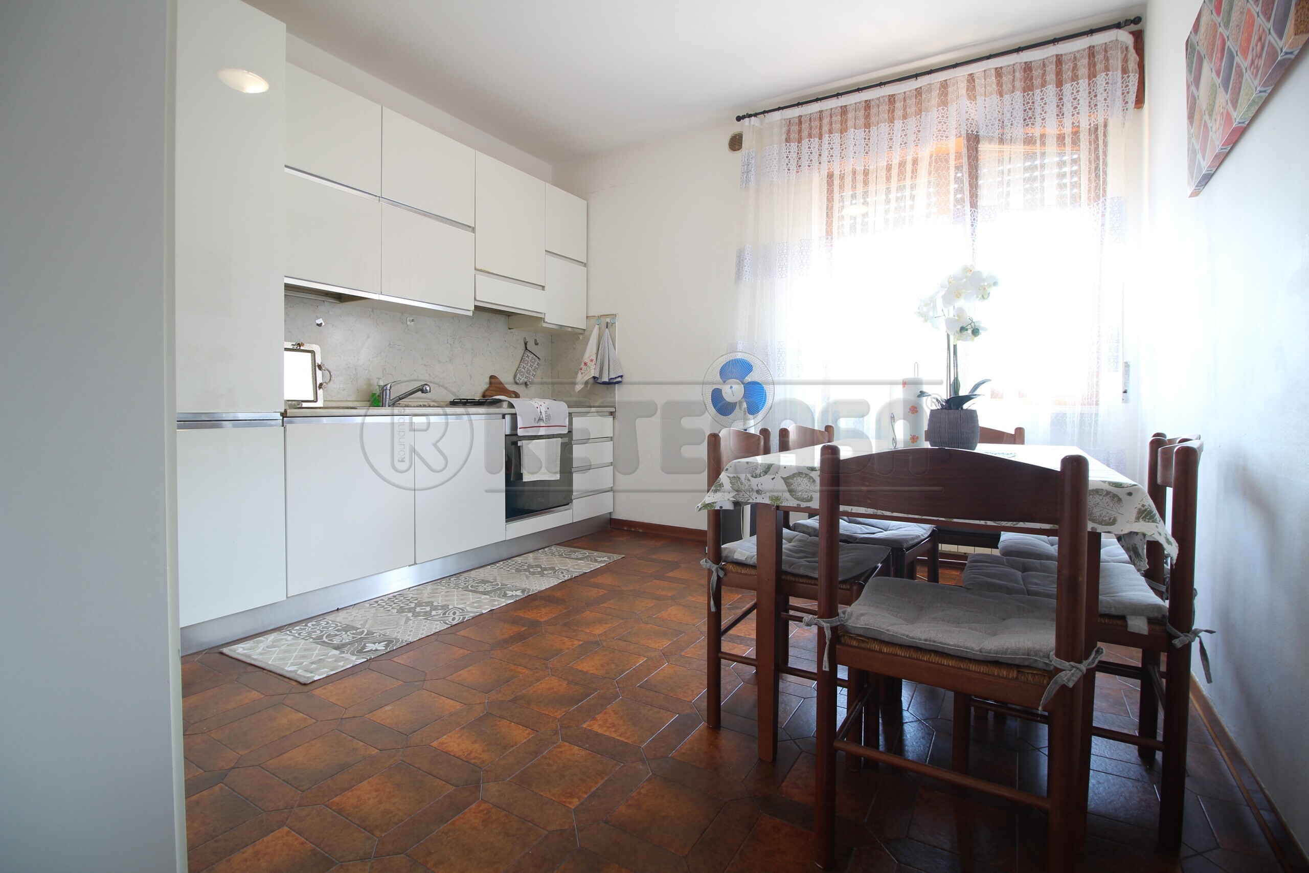 Appartamento con terrazzo in via zin 3, Montebello Vicentino