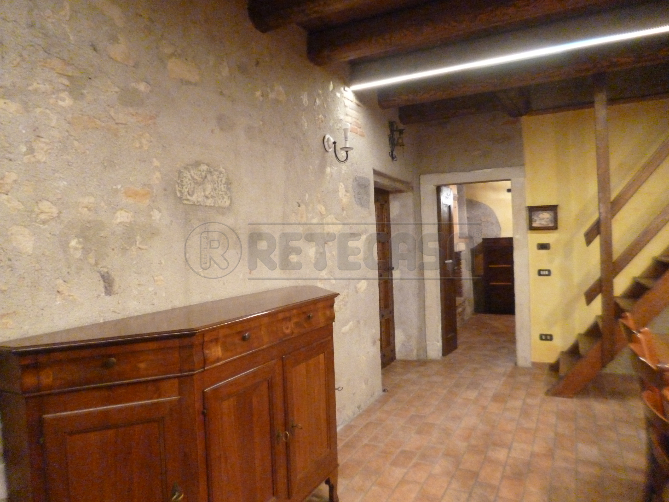 Casa indipendente con terrazzo in contrada dai guarda 5, Montebello Vicentino