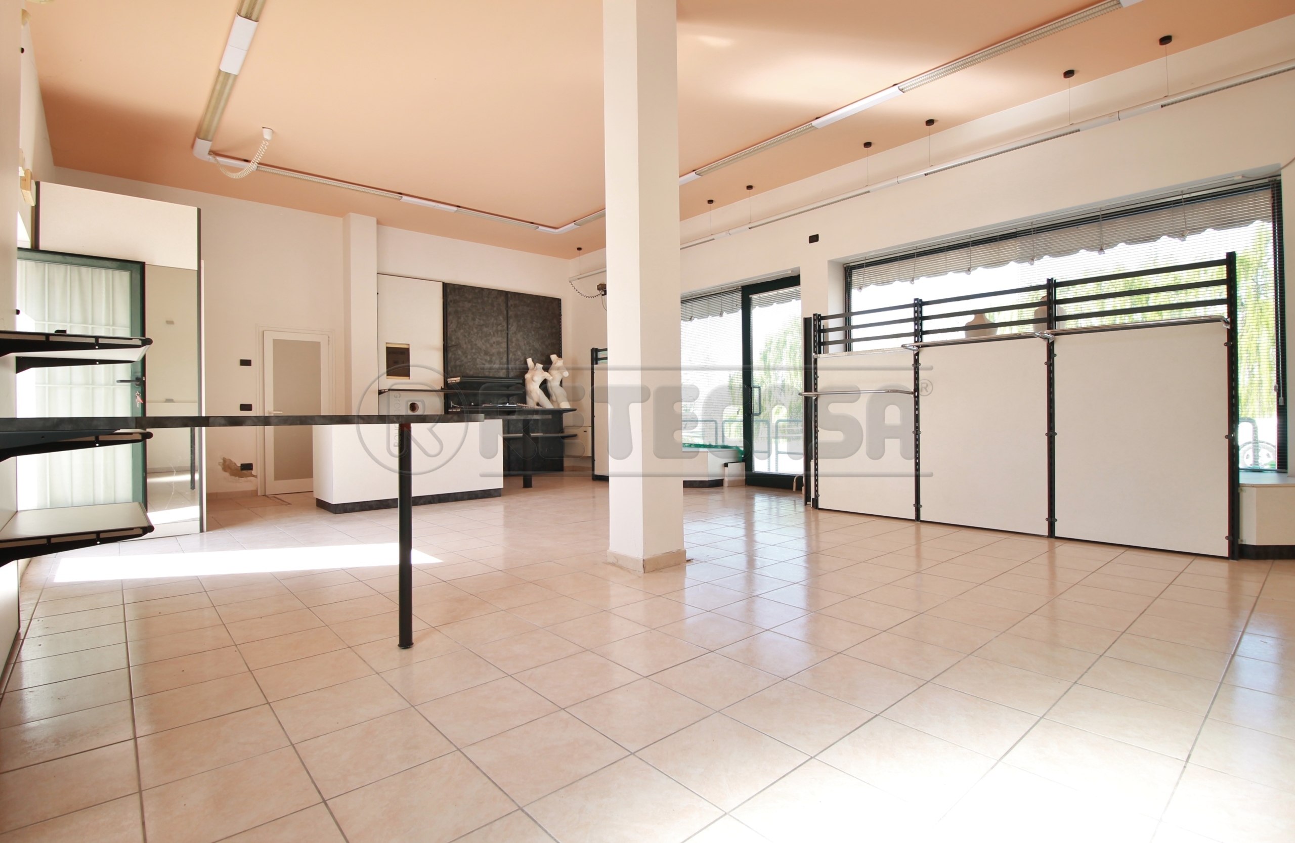Locale commerciale in affitto in via g. g. trissino 1, Sarego