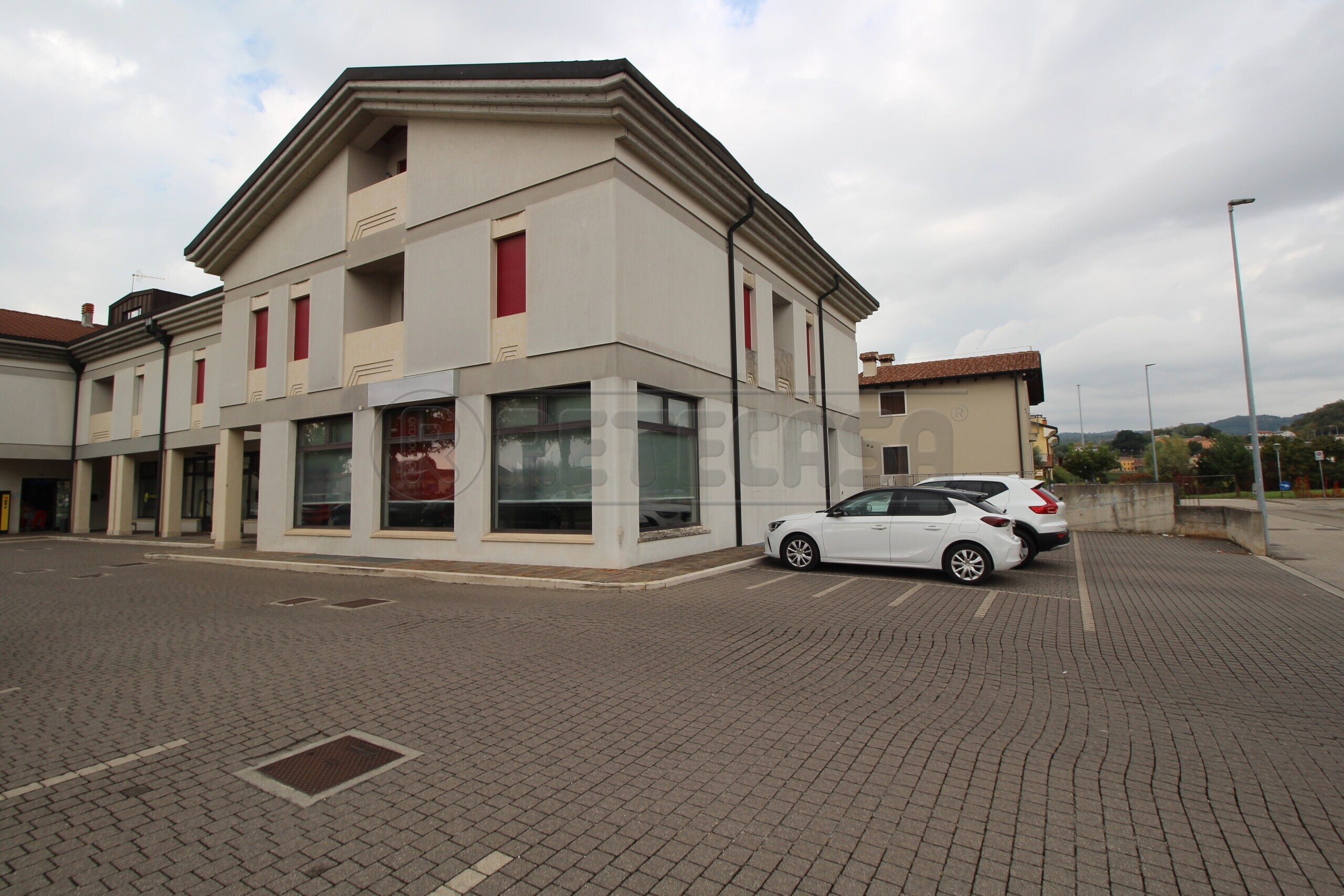 Locale commerciale in affitto in via vienna 1/a, Montebello Vicentino