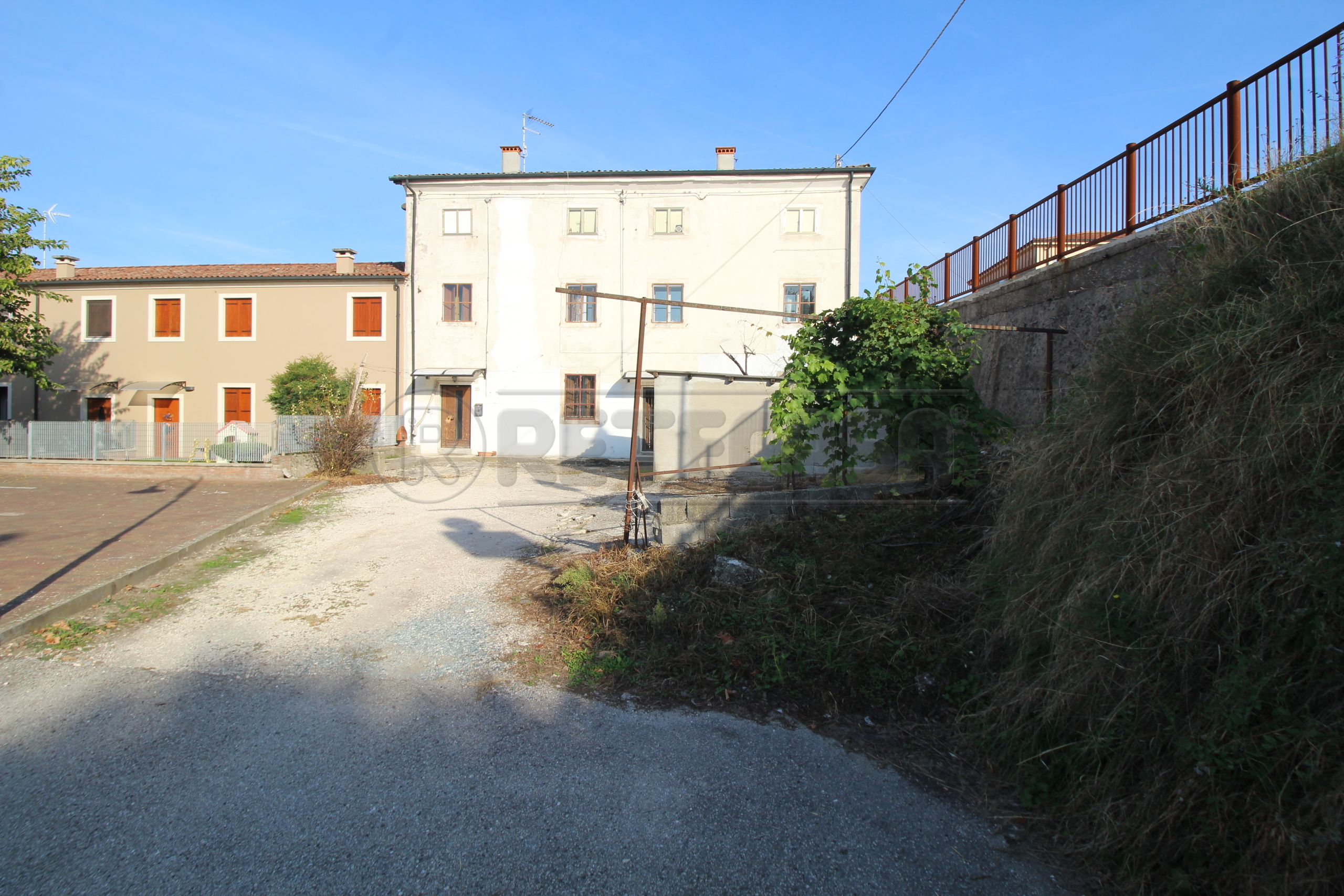 Casa indipendente con giardino in via pesa 2, Montebello Vicentino