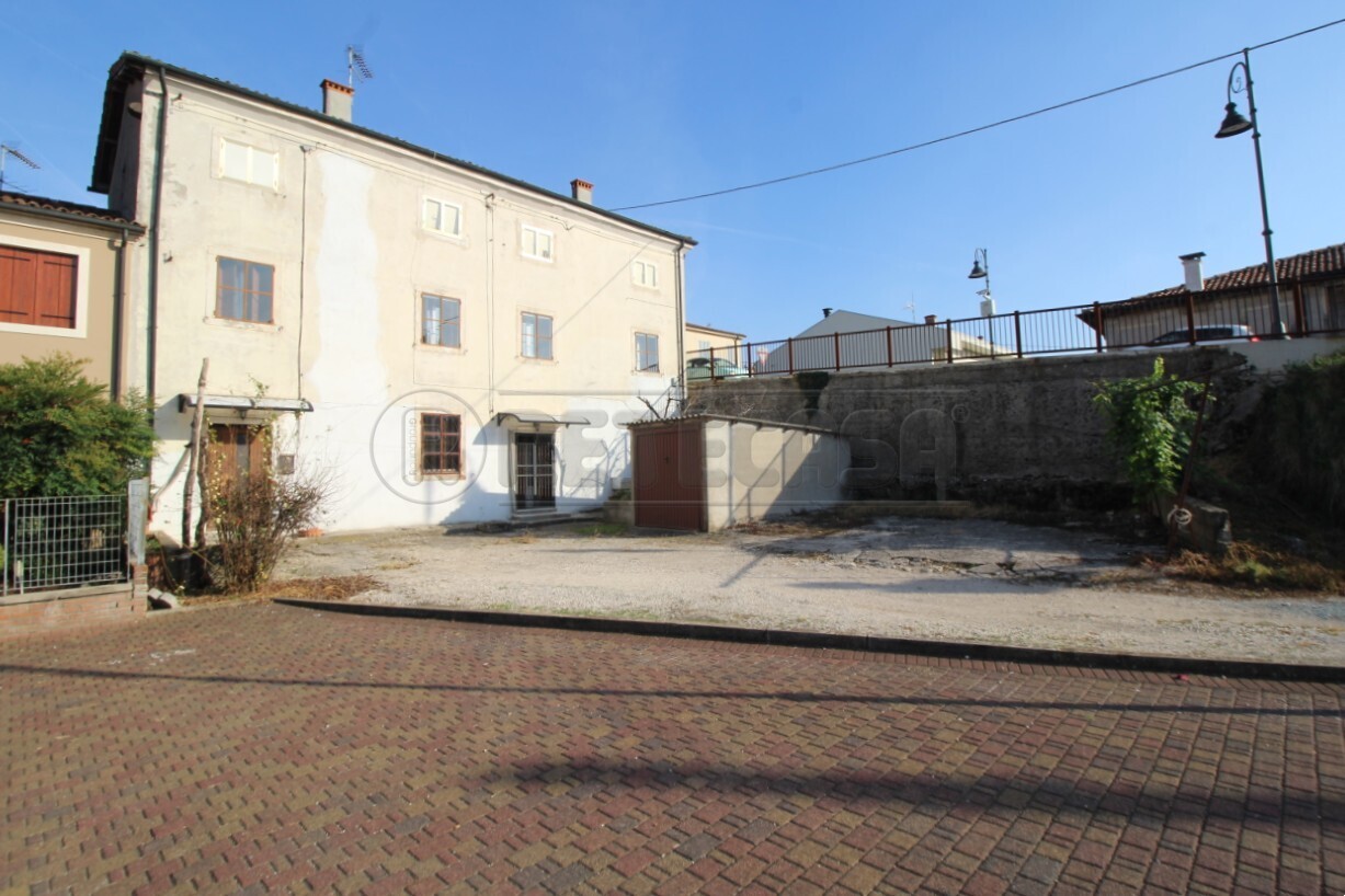 Casa indipendente con giardino in via pesa 2, Montebello Vicentino