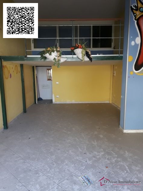 Locale commerciale in vendita a Casalnuovo di Napoli