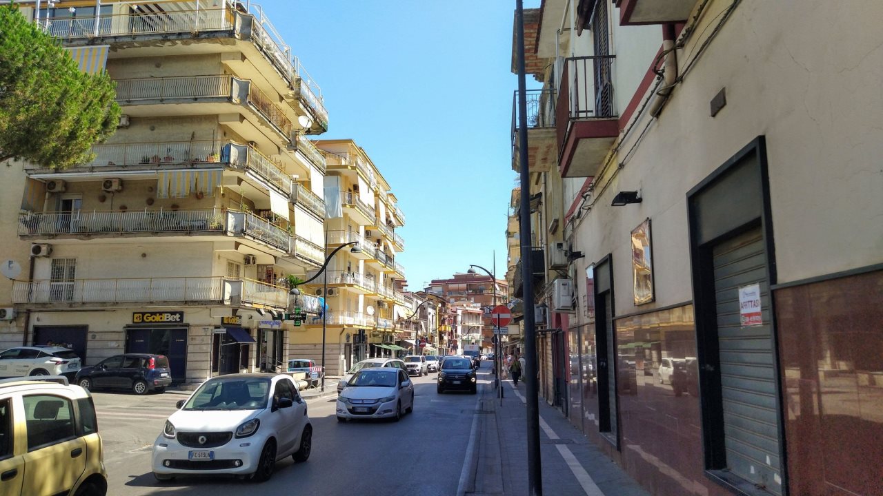 Locale commerciale in affitto a Casalnuovo di Napoli