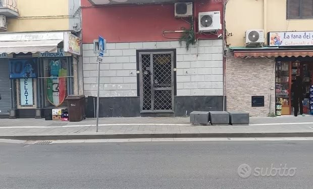 Locale commerciale in affitto a Casalnuovo di Napoli