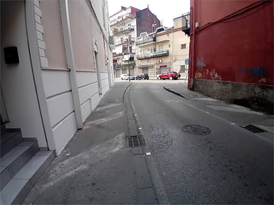 Locale commerciale in affitto a Casalnuovo di Napoli