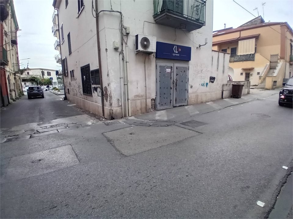 Locale commerciale in affitto a Casalnuovo di Napoli