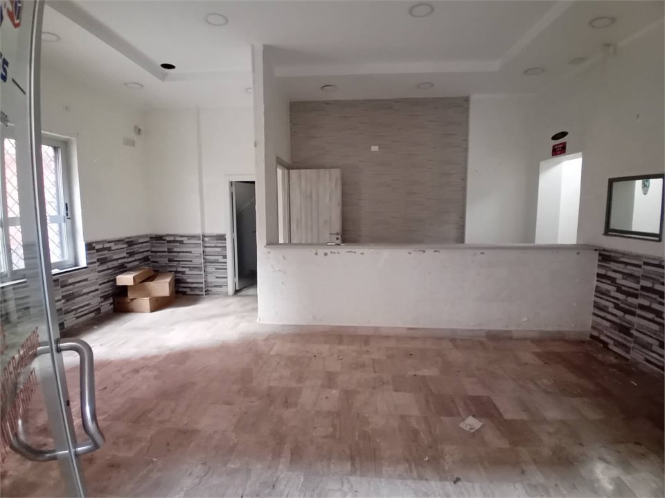 Locale commerciale in affitto a Casalnuovo di Napoli