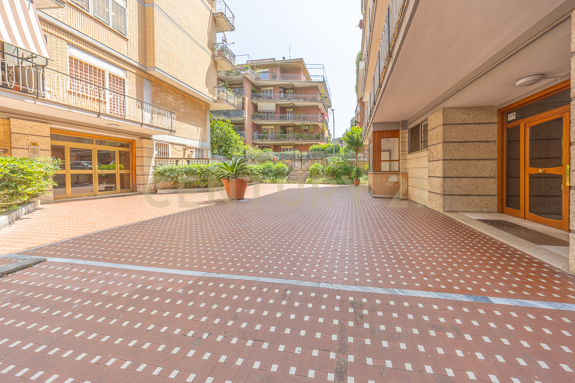 Appartamento con giardino in via carlo dossi 80, Roma