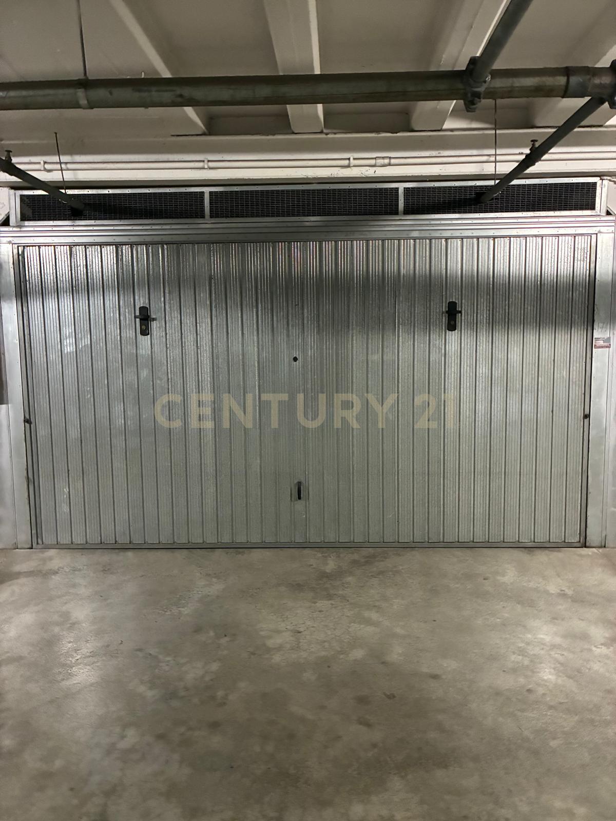 Box/Garage 27mq in vendita in via gorgona 1, Roma