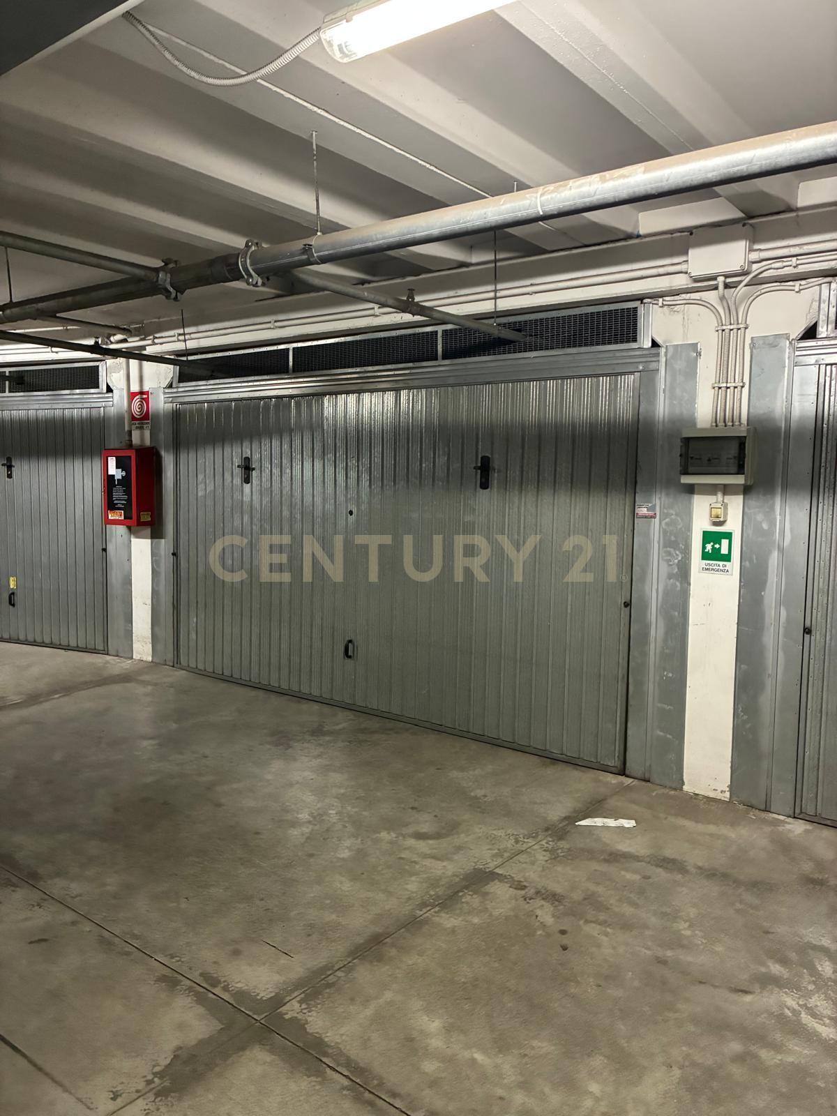 Box/Garage 27mq in vendita in via gorgona 1, Roma