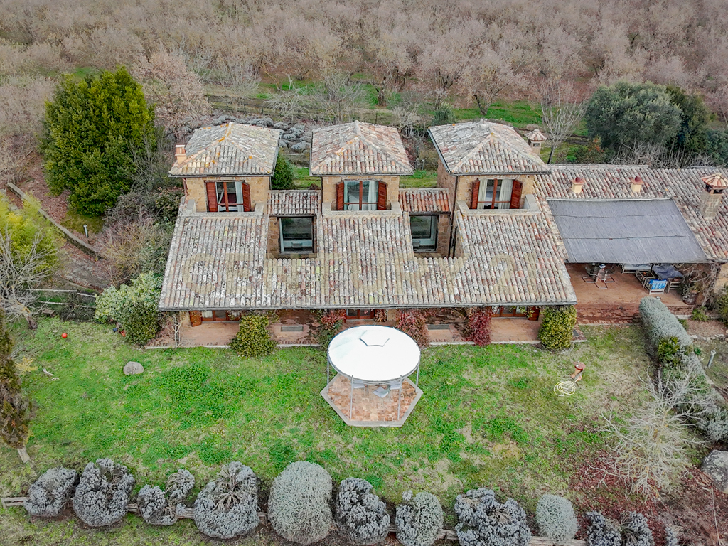 Villa con giardino in localit� campo rotondo snc, Capranica