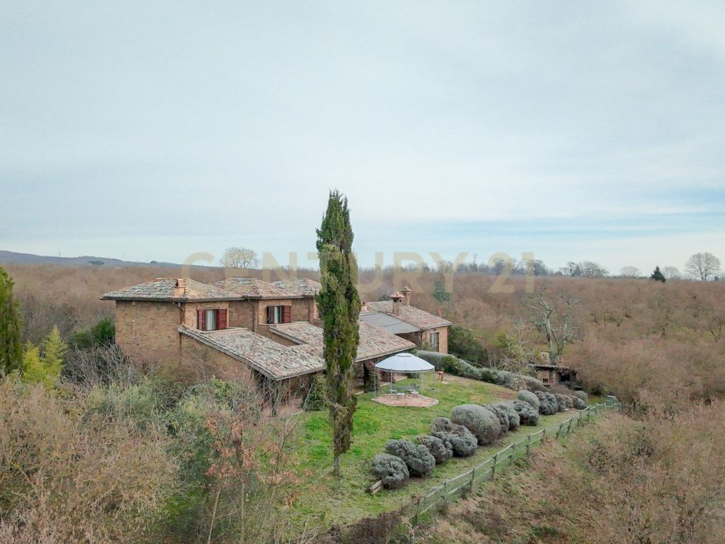 Villa con giardino in localit� campo rotondo snc, Capranica