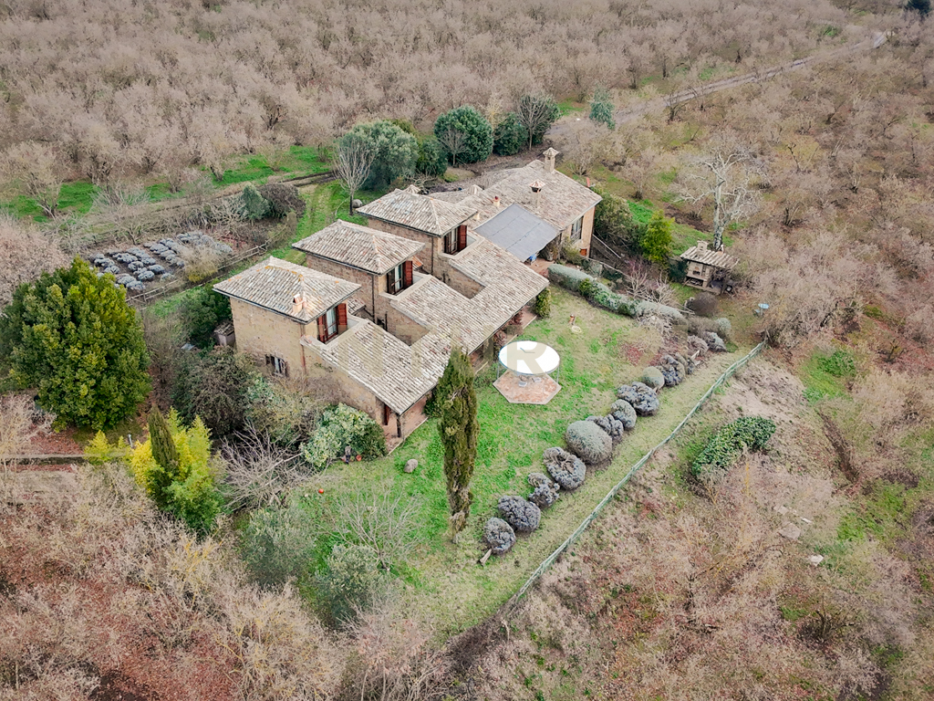 Villa con giardino in localit� campo rotondo snc, Capranica