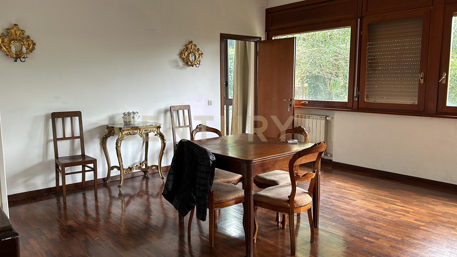 Appartamento con giardino in via della camilluccia, Roma