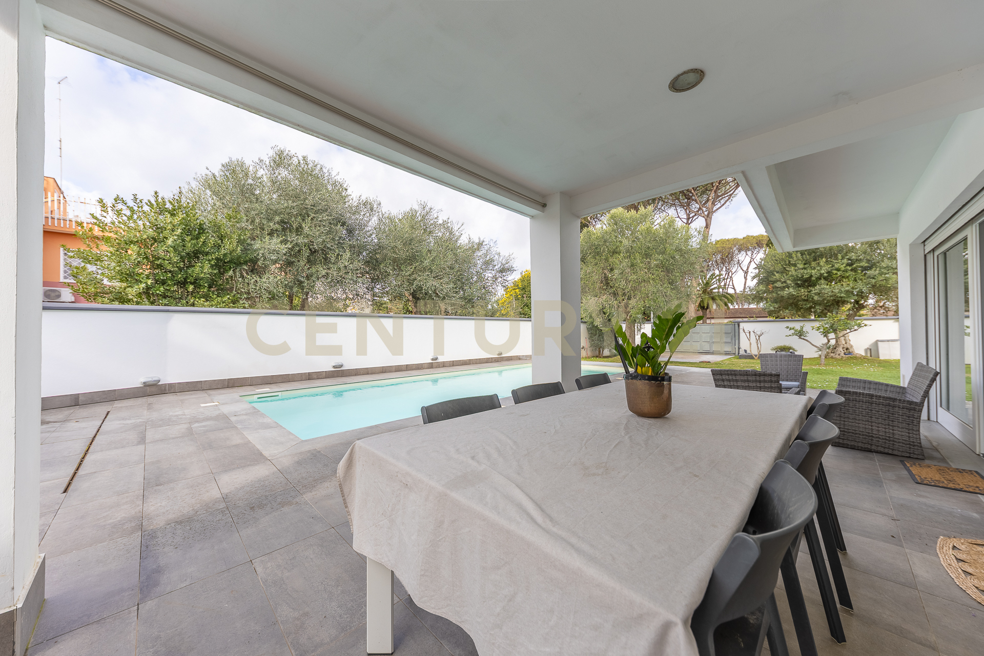 Villa con giardino in via bedollo 117, Roma