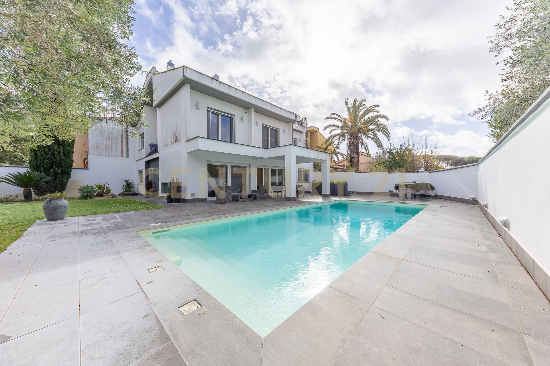 Villa con giardino in via bedollo 117, Roma